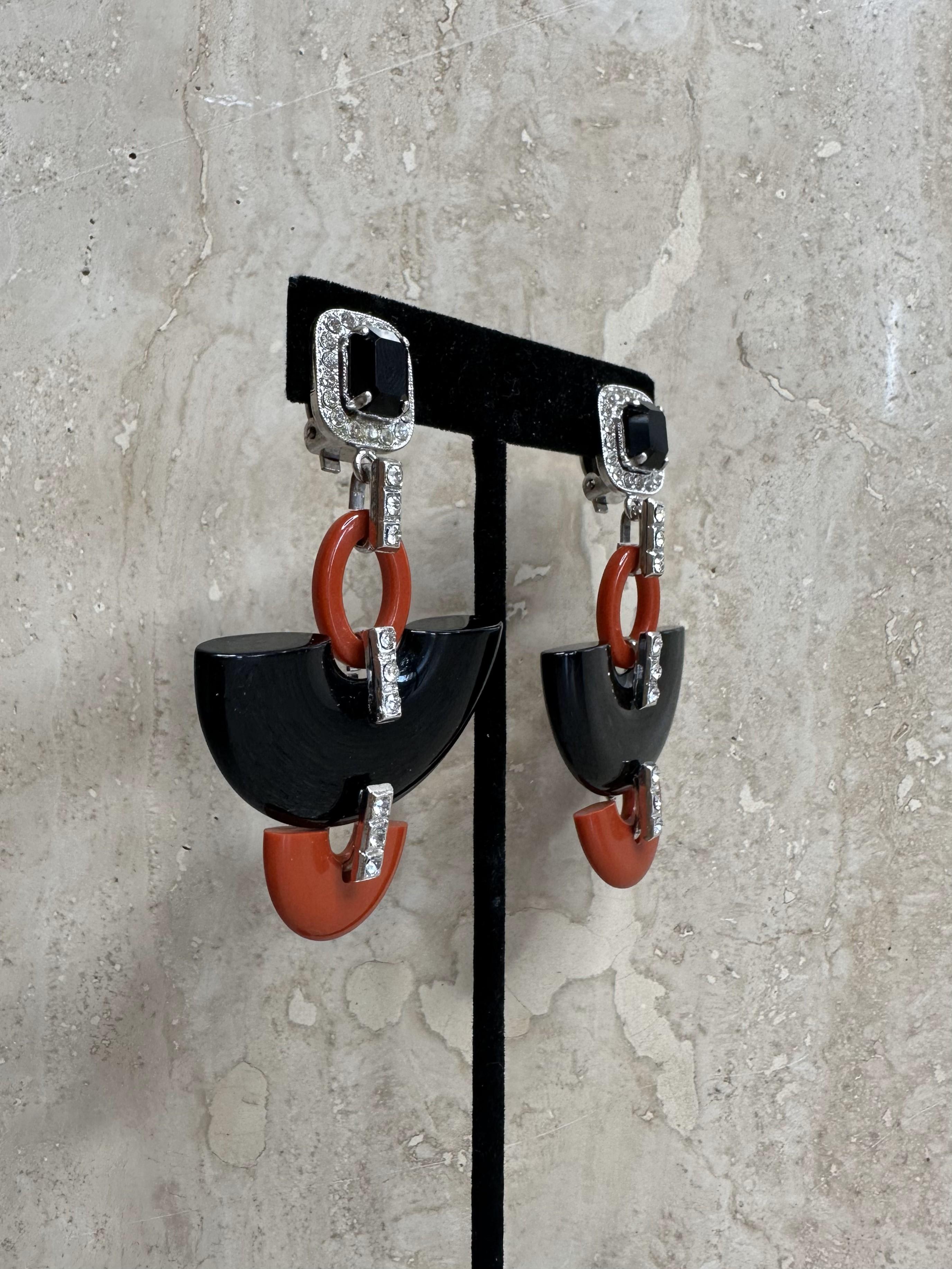 Zini Black & Red Clip on Earrings In Good Condition For Sale In Lake Worth Beach, FL
