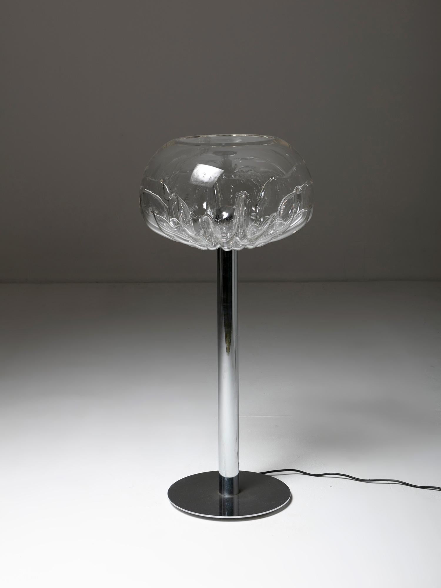 Rare floor lamp by Toni Zuccheri for VeArt.
Chrome stem support a large Murano glass molded diffuser.
