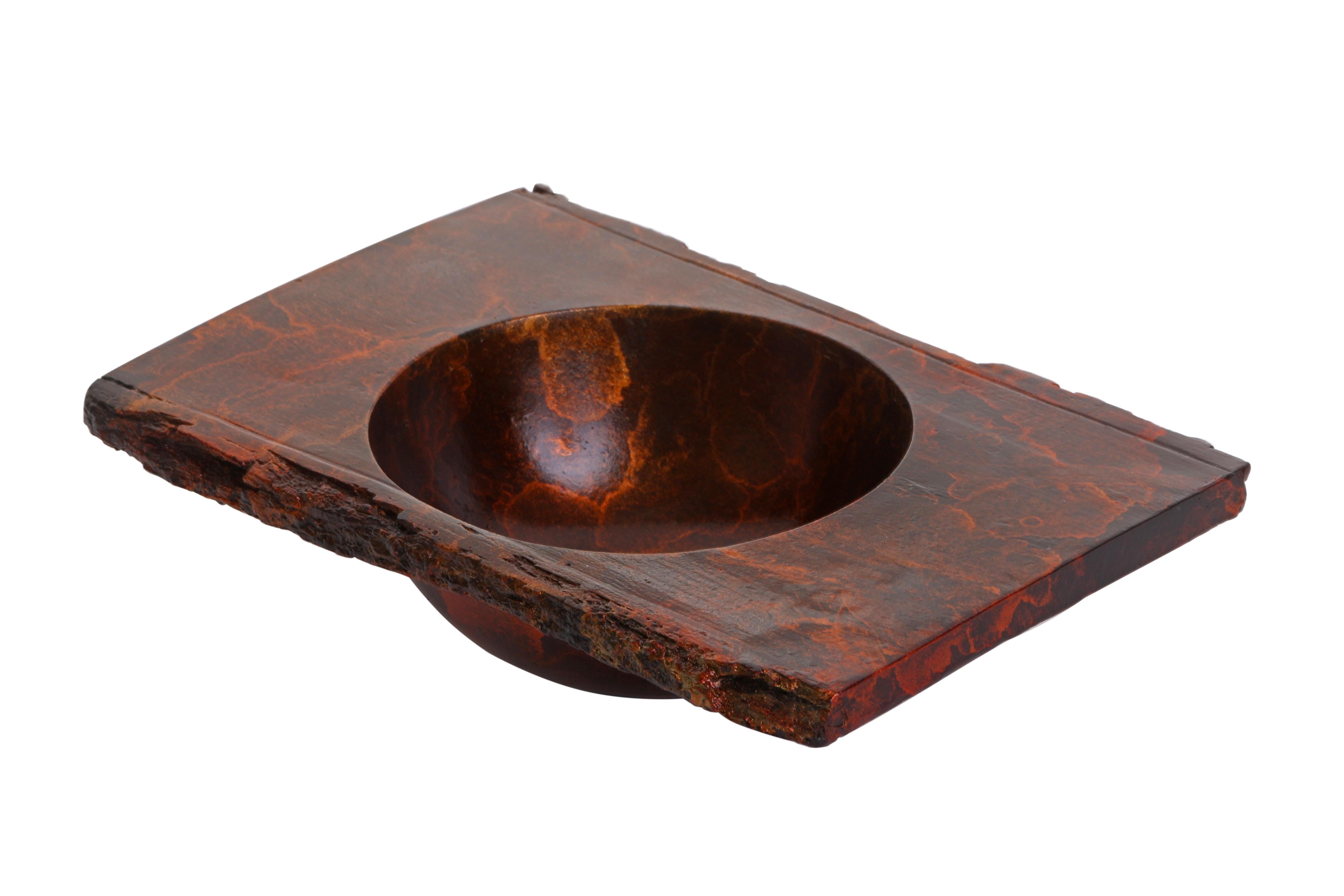 Il nostro vaso Zion incarna una semplicità sofisticata con le sue linee pulite e le sue proporzioni raffinate. Questo elegante vaso decorativo è un pezzo forte per qualsiasi interno contemporaneo, sia che venga esposto da solo come elemento