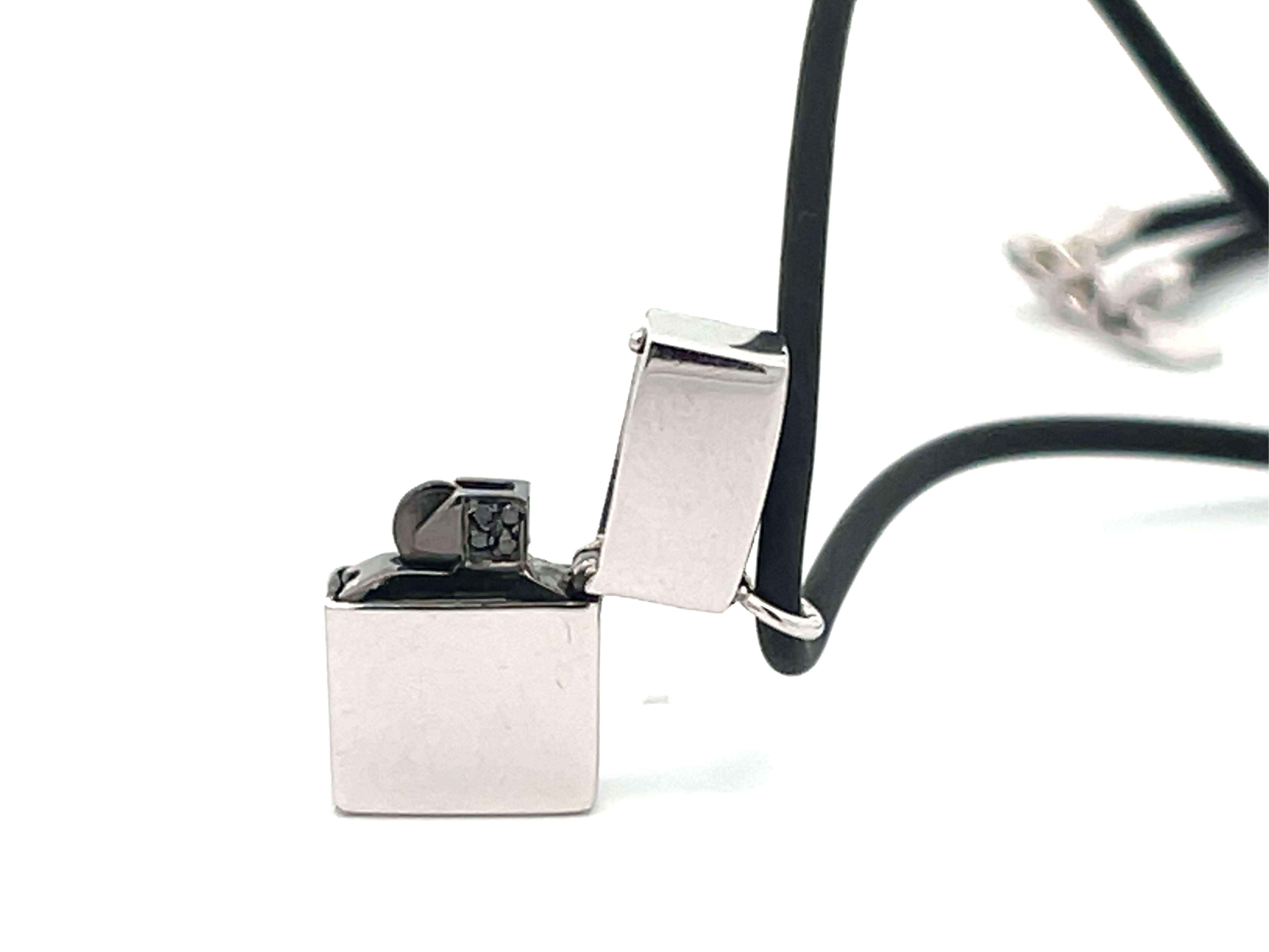 Zippo-Hängelampe mit Reißverschluss und schwarzen Diamanten aus 18k Weißgold auf Gummikordel (Moderne) im Angebot