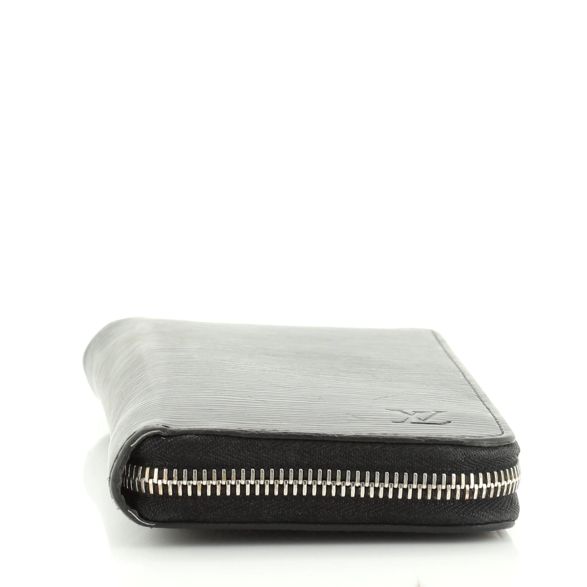 Zippy Wallet Epi Leather In Good Condition In NY, NY