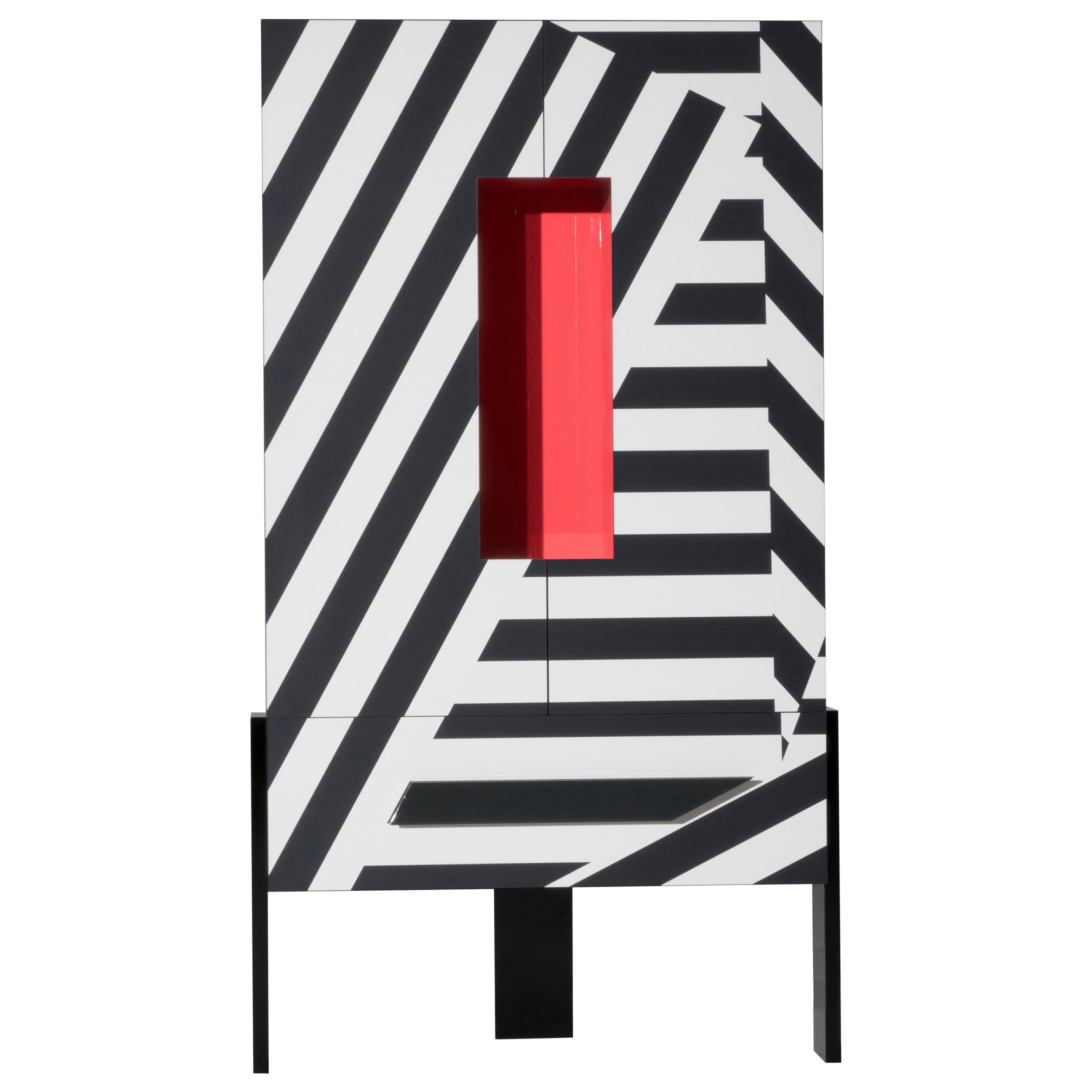 Armoire haute Ziqqurat à motif noir et blanc avec détails rouges par Driade Lab