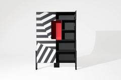 Armario bajo Ziqqurat en blanco y negro con detalles rojos by Driade Lab