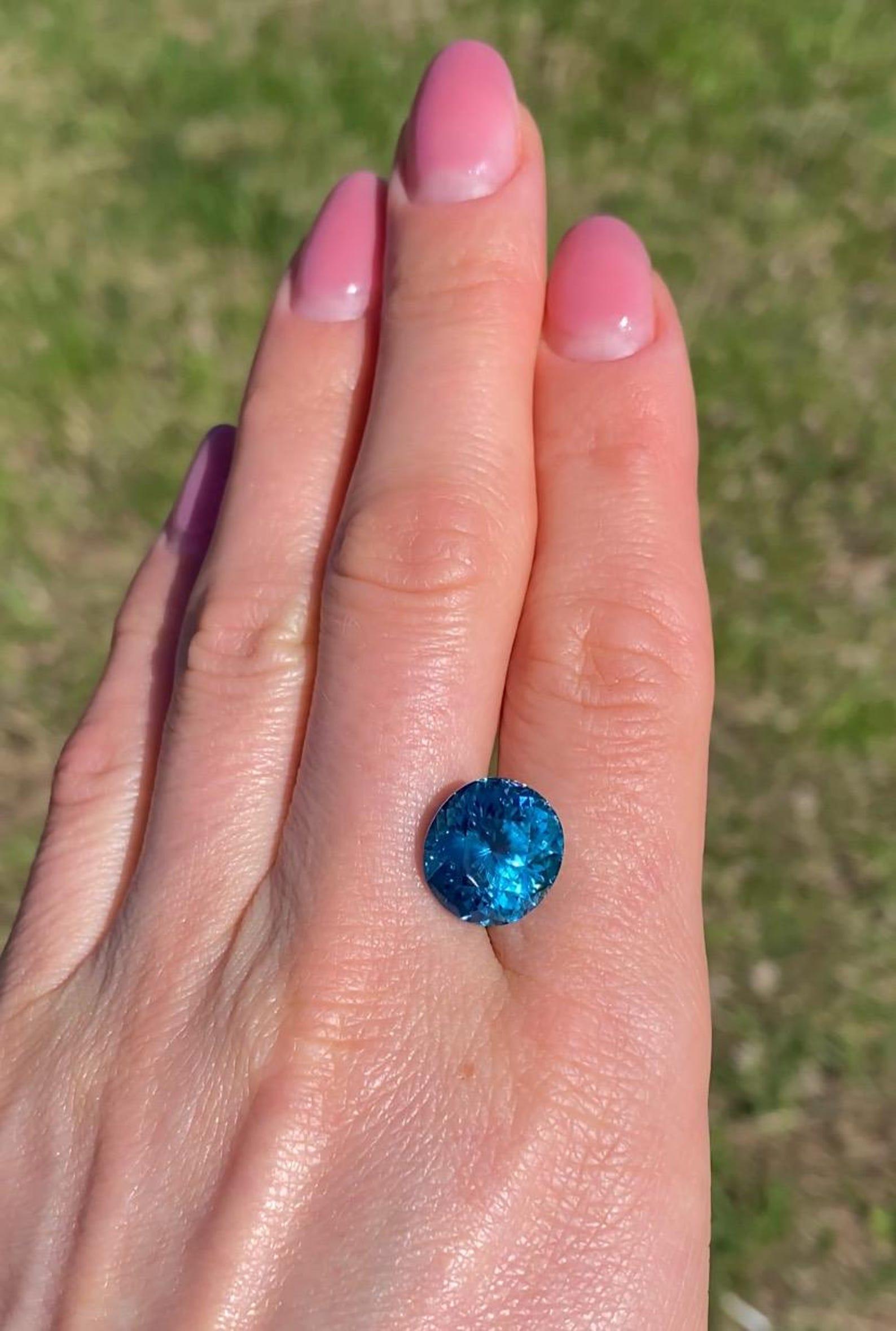 Zircon 14,20 carats, pierre précieuse naturelle bleue, taille ovale, Cambodge, certificat GIA Neuf - En vente à Daugavpils, LV