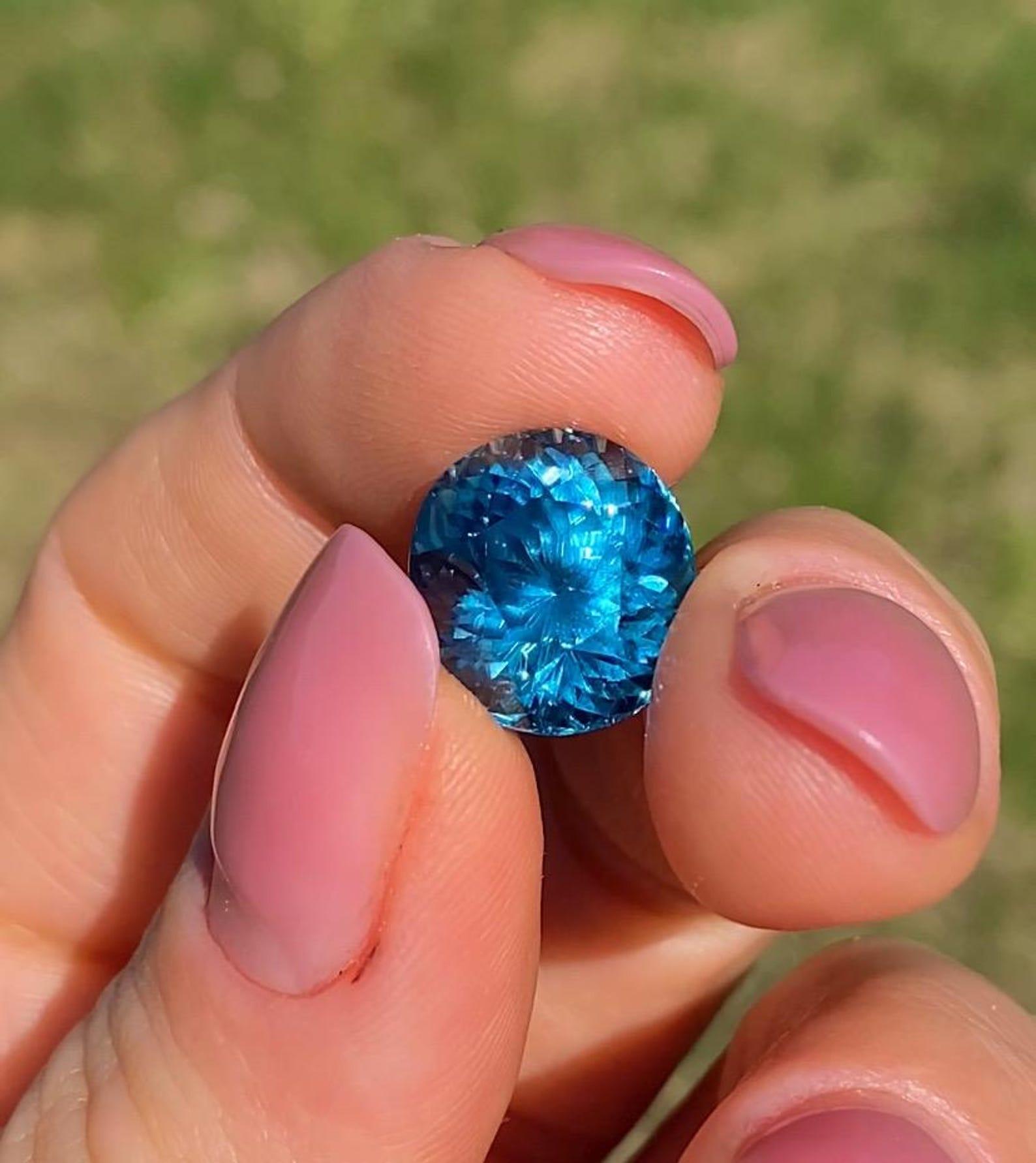Zircon 14,20 carats, pierre précieuse naturelle bleue, taille ovale, Cambodge, certificat GIA en vente 2