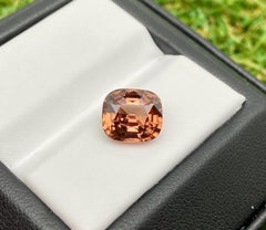 Zircon natural Loose Gemstone 4.23 ct., Cushion cut, Sri-Lanka, Certificate IGS