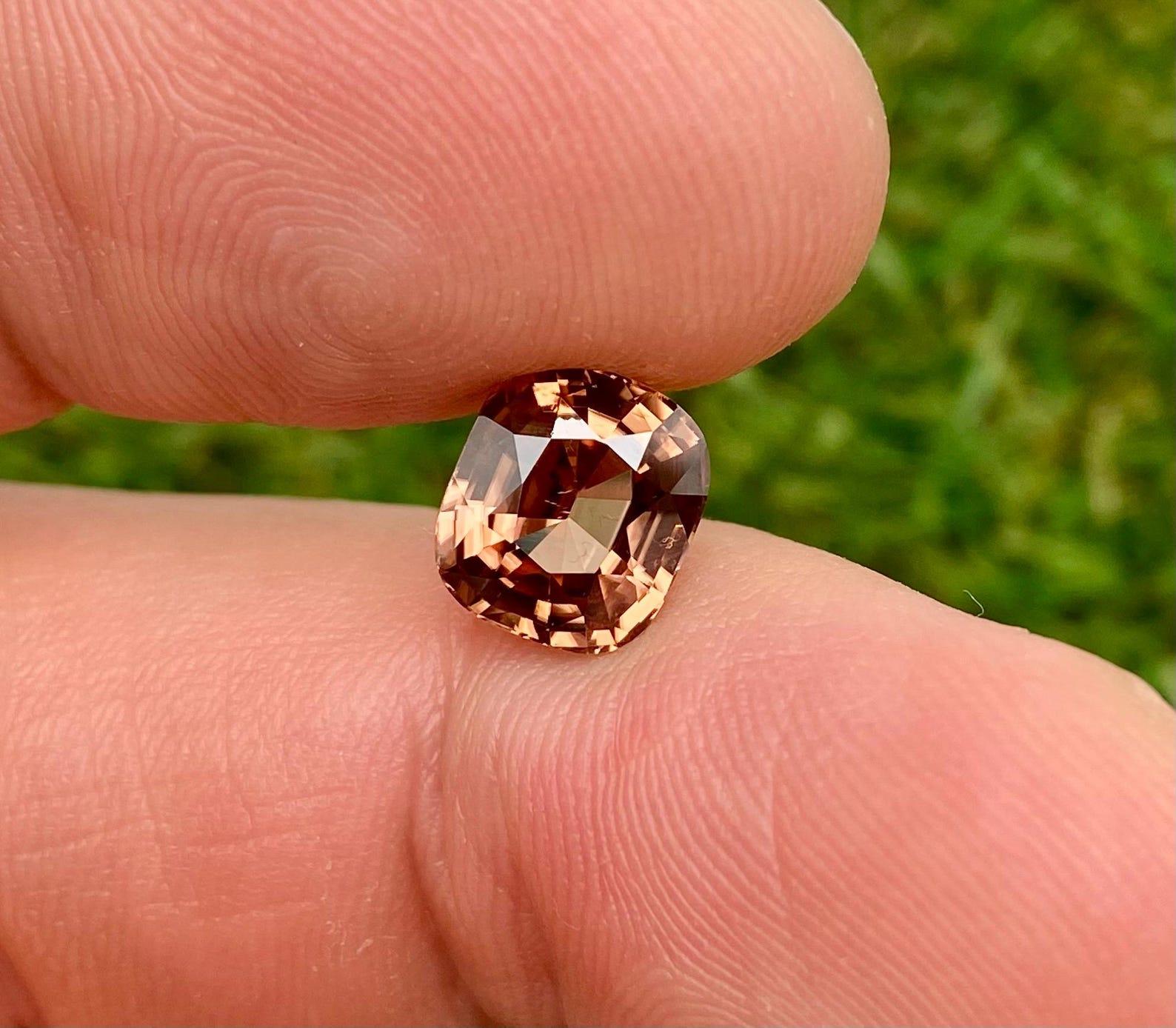 Taglio cuscino Zircone naturale sfuso 4,23 ct., taglio a cuscino, Sri-Lanka, Certificato IGS in vendita