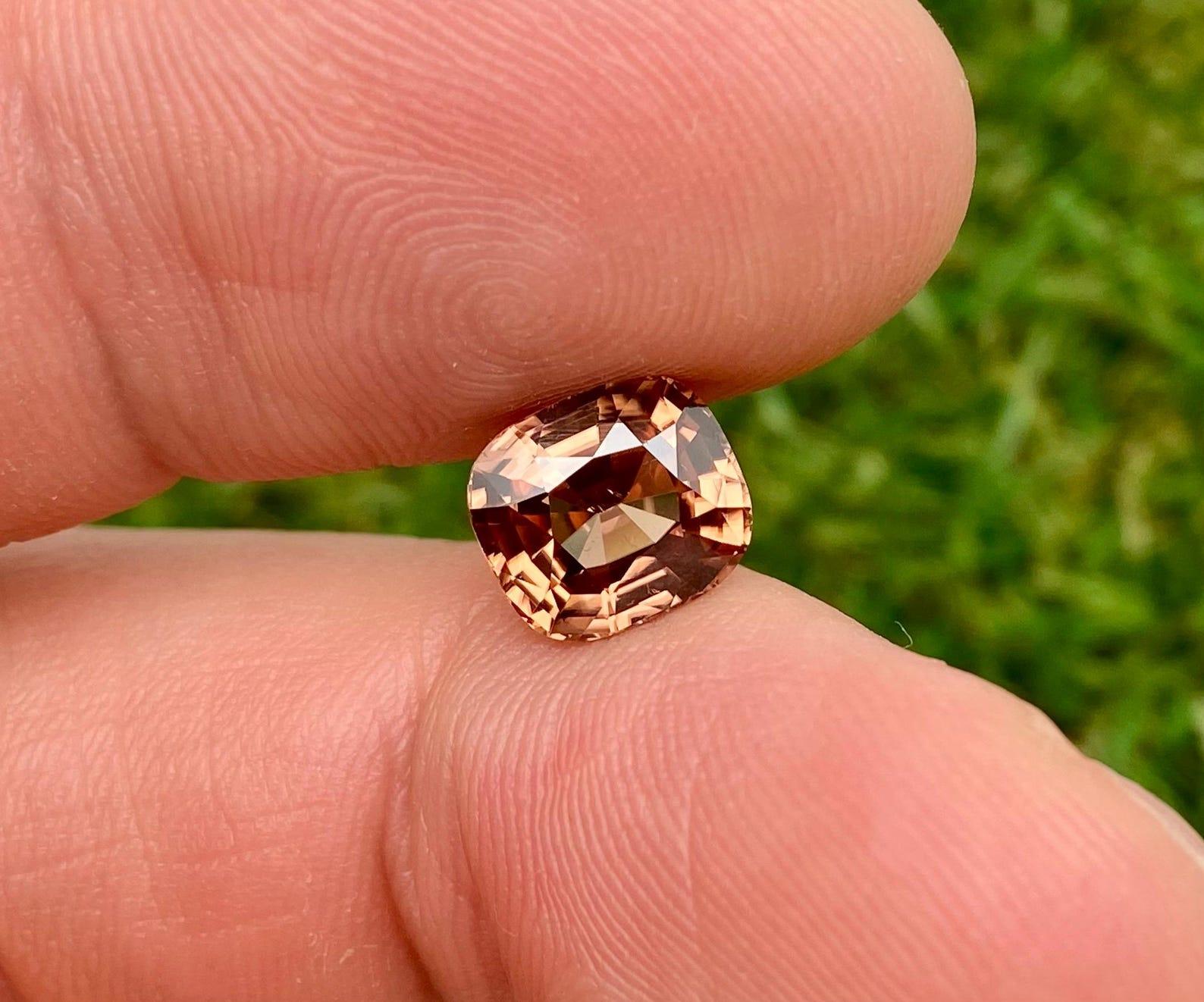 da uomo o donna Zircone naturale sfuso 4,23 ct., taglio a cuscino, Sri-Lanka, Certificato IGS in vendita