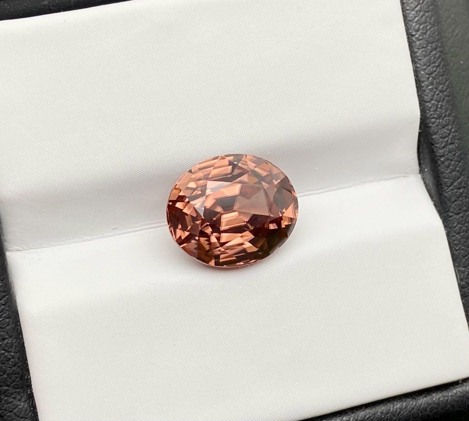 Zircon natural Loose Gemstone 6.07 ct., Oval cut, Sri-Lanka, Certificate GFCO en Nuevo estado para la venta en Daugavpils, LV