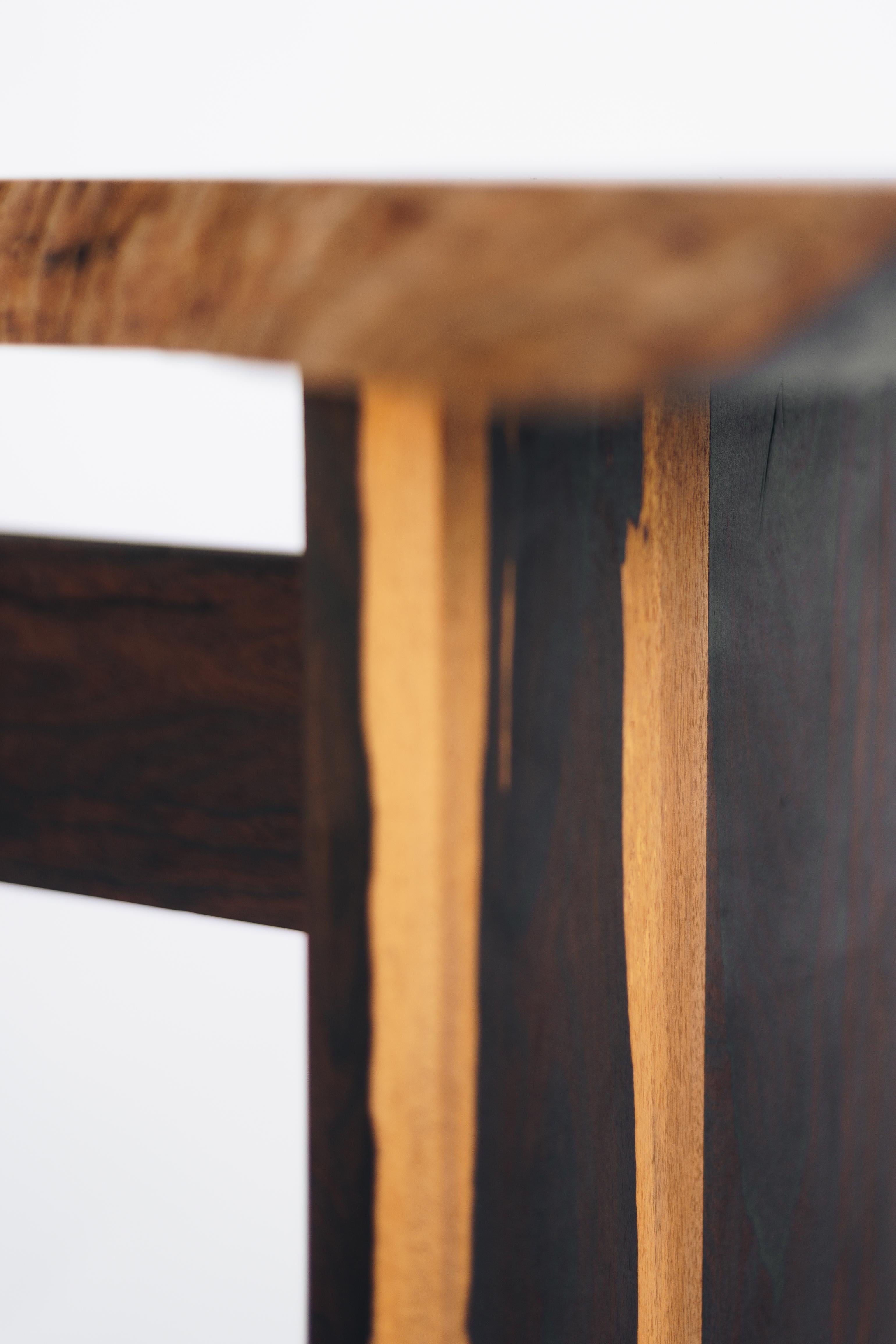 Table d'appoint contemporaine en bois de ziricote - Pièce unique, prête à être expédiée en vente 2