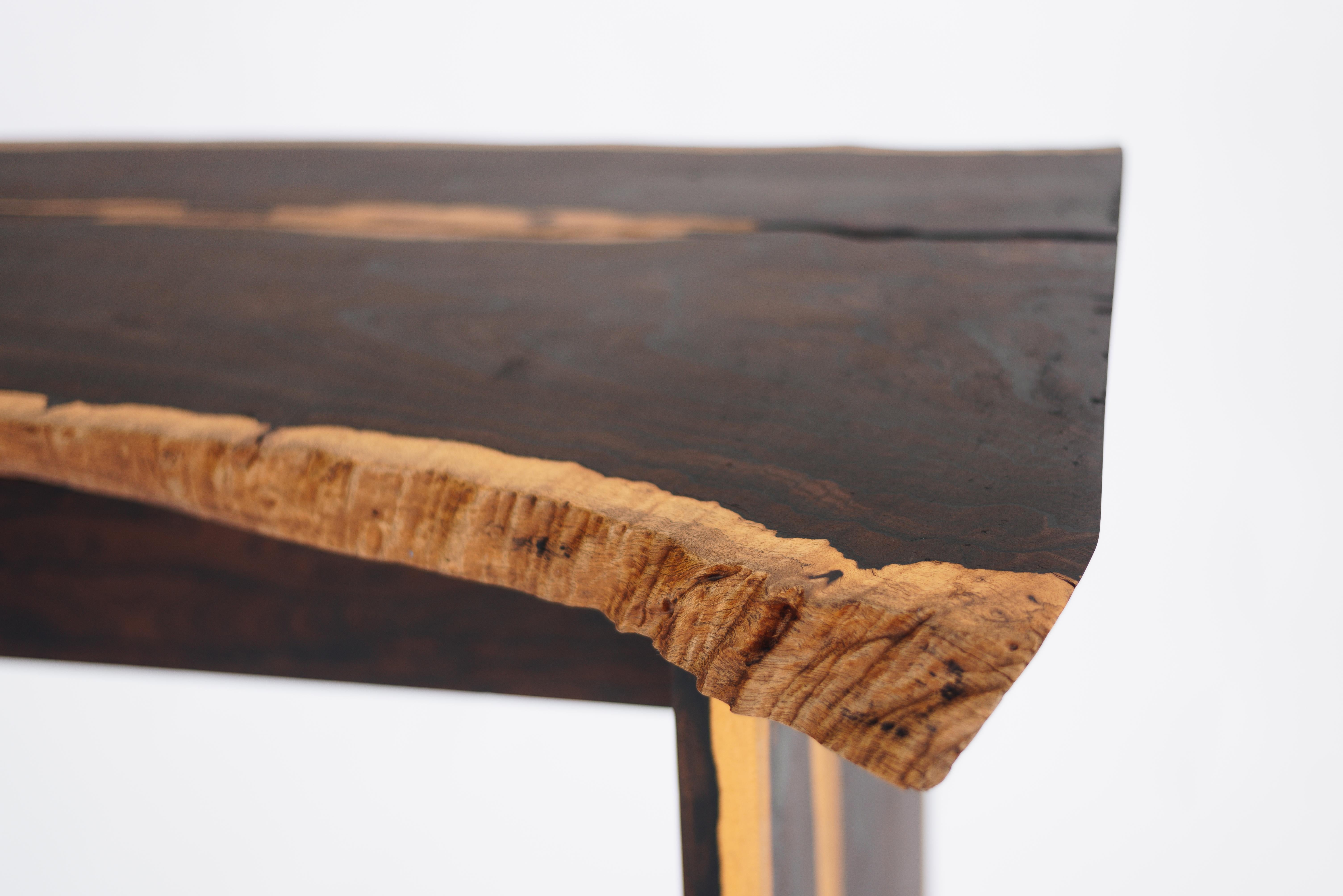 Travail du bois Table d'appoint contemporaine en bois de ziricote - Pièce unique, prête à être expédiée en vente