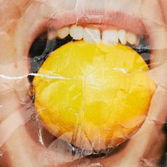 Zita mit Zitrone", Foto aus der Serie Light Therapy von Zoltan Tombor