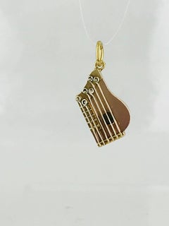 Zither Musical Instrument, Charm, 18 Karat Yellow Gold with White Strings, Rare