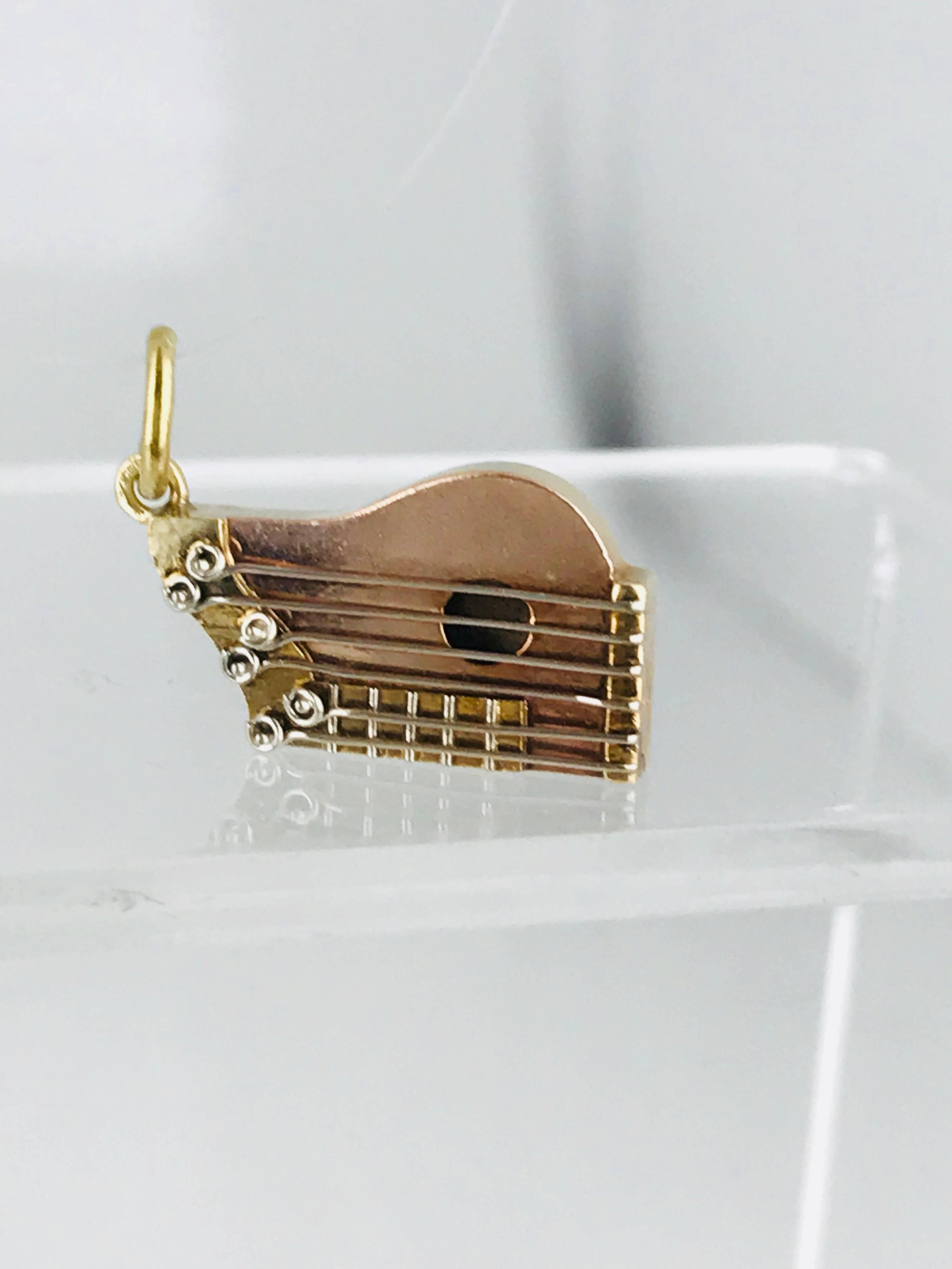 Zither Musical Instrument, Charm, 18 Karat Yellow Gold with White Strings, Rare For Sale 1