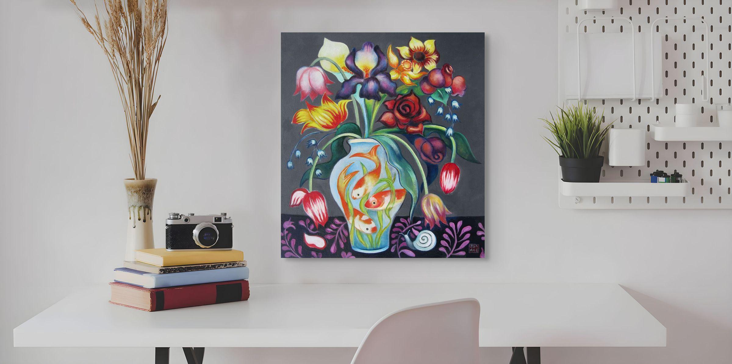 „Mixed Bouquet in a Fish Vase“ Leuchtend lebhaftes florales Ölgemälde mit Goldfisch in Vase im Angebot 2