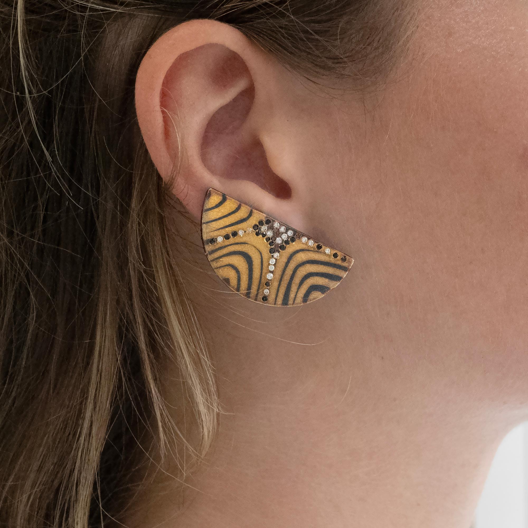 Orecchini a clip Zobel con diamante, argento e oro, mezza luna In condizioni Nuovo in vendita a Monte Carlo, MC