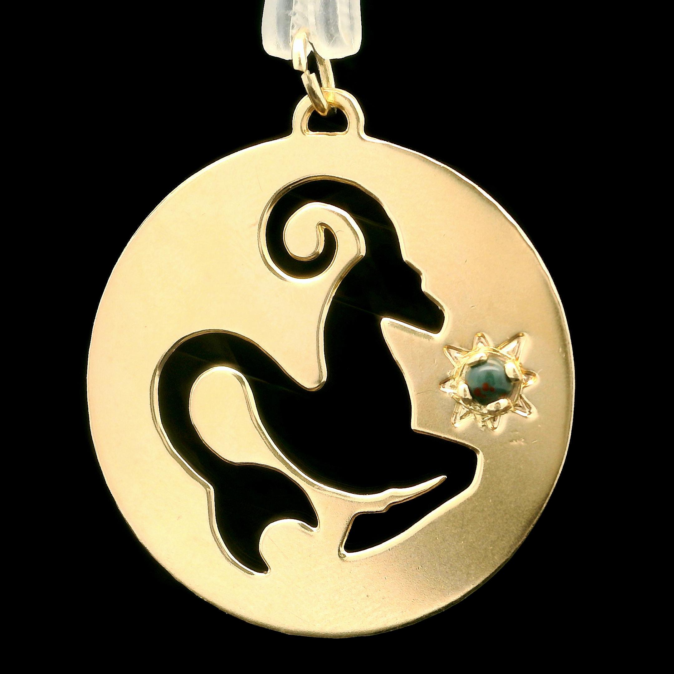 Zodiac 14k Yellow Gold Bloodstone Cabchon Aries Medallion Cut Out Charm Pendant In Good Condition For Sale In Montclair, NJ