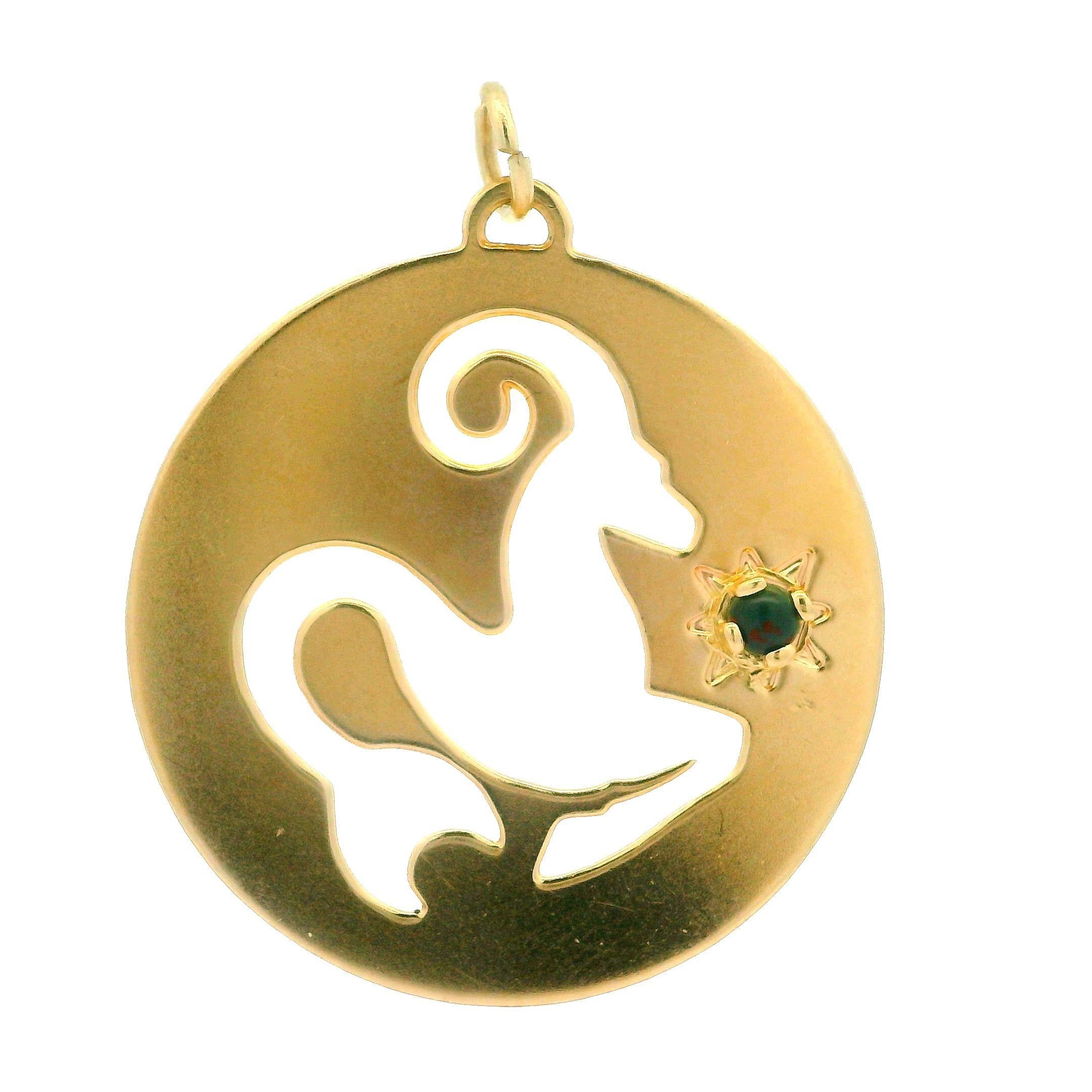 Colgante de oro amarillo de 14 quilates con medallón de piedra de sangre Cabchón de Aries en Excelente estado para la venta en Montclair, NJ