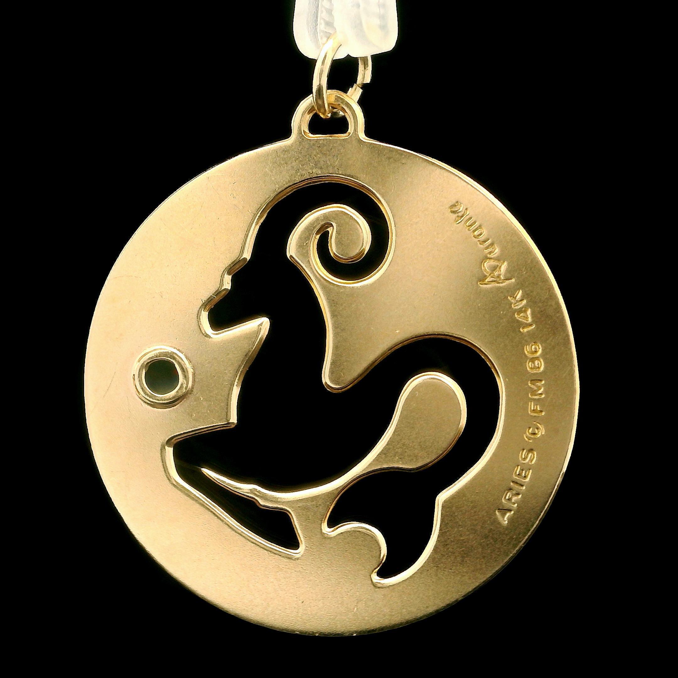 Colgante de oro amarillo de 14 quilates con medallón de piedra de sangre Cabchón de Aries en venta 1