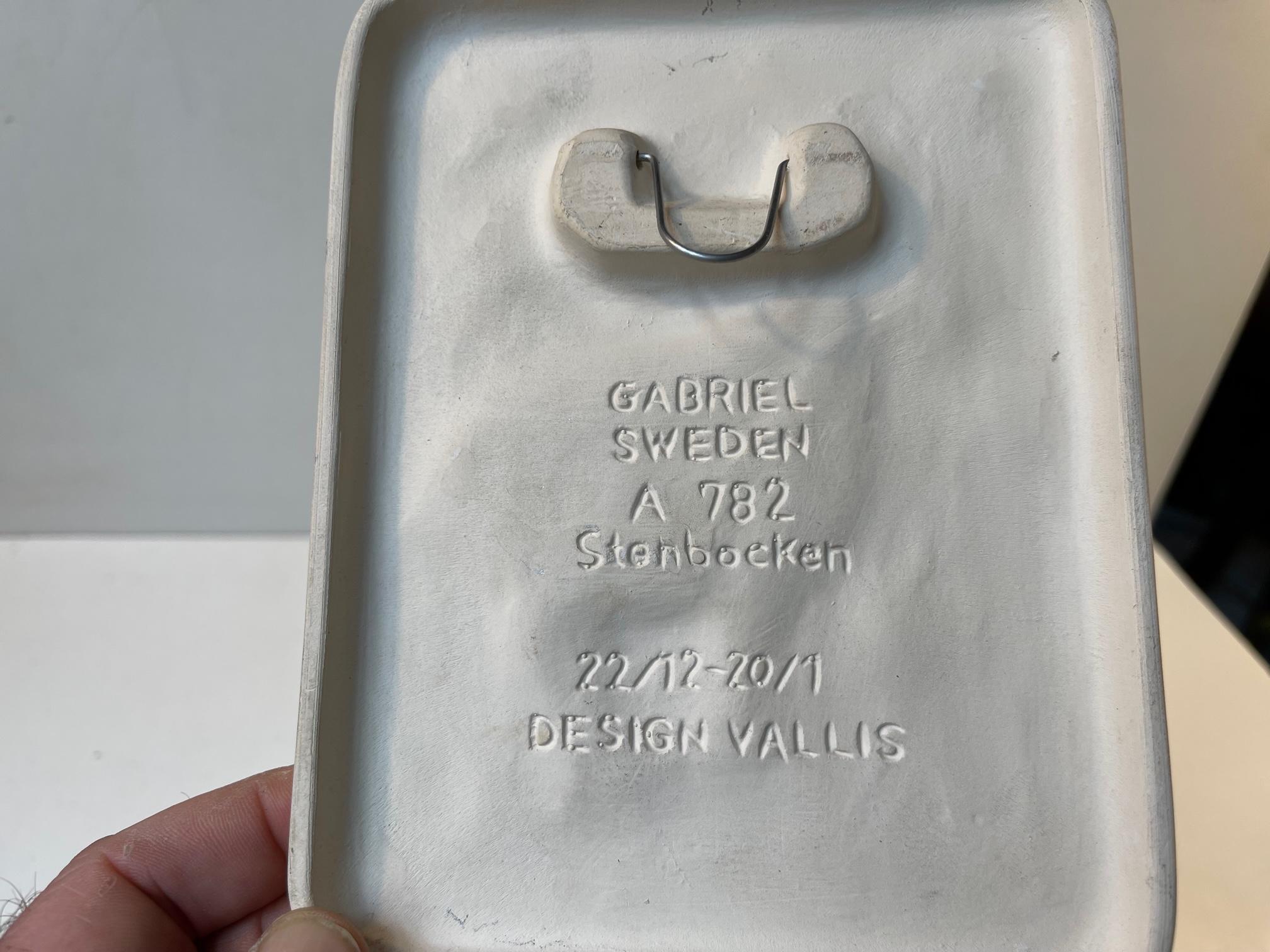 Wandtafel Capricon aus Keramik mit Sternzeichen von Vallis für Gabriel Sweden (Schwedisch) im Angebot
