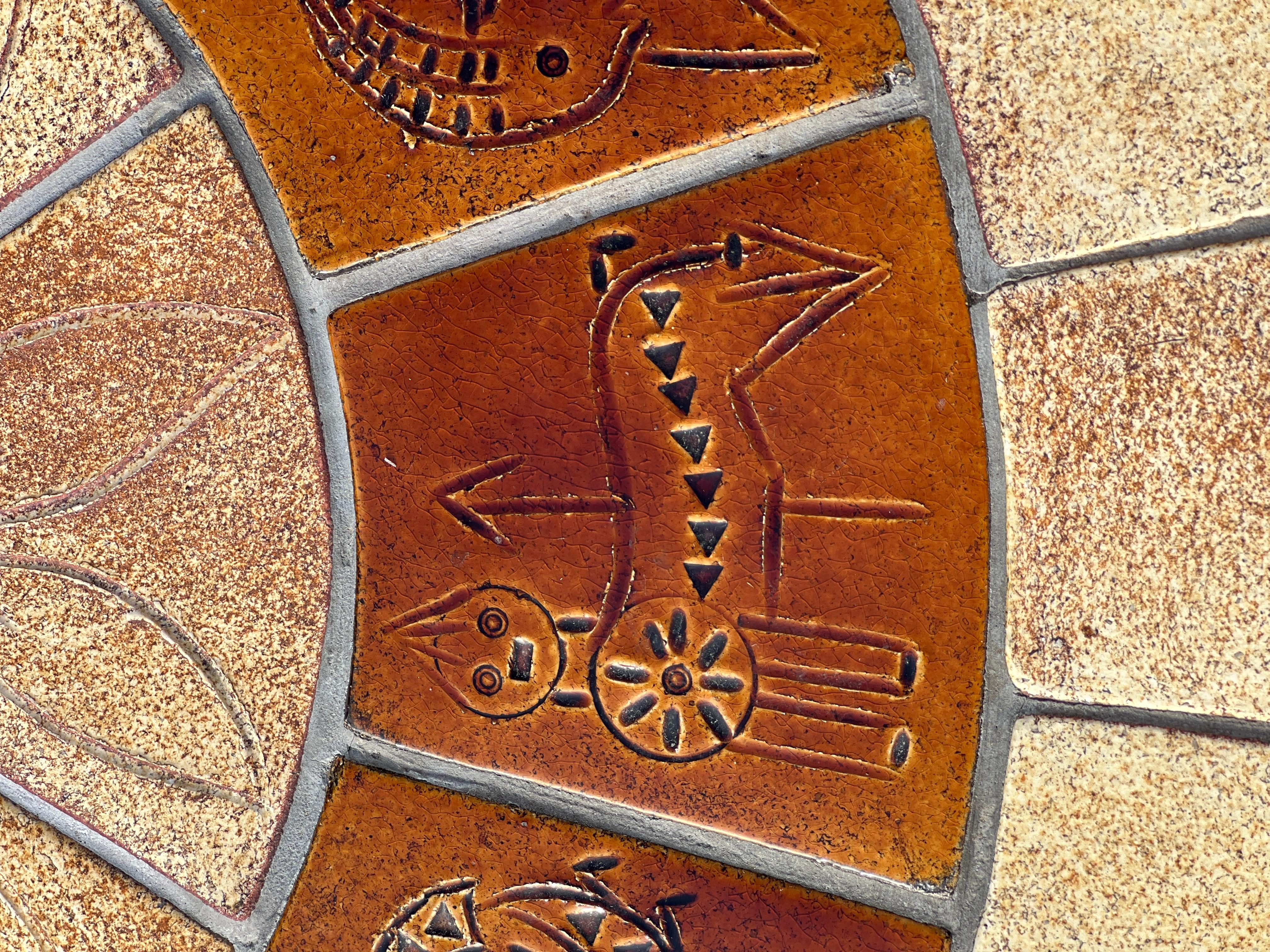 Zodiac-Couchtisch aus Keramik im Stil von Roger Capron, 1960 im Zustand „Gut“ im Angebot in Saint Rémy de Provence, FR