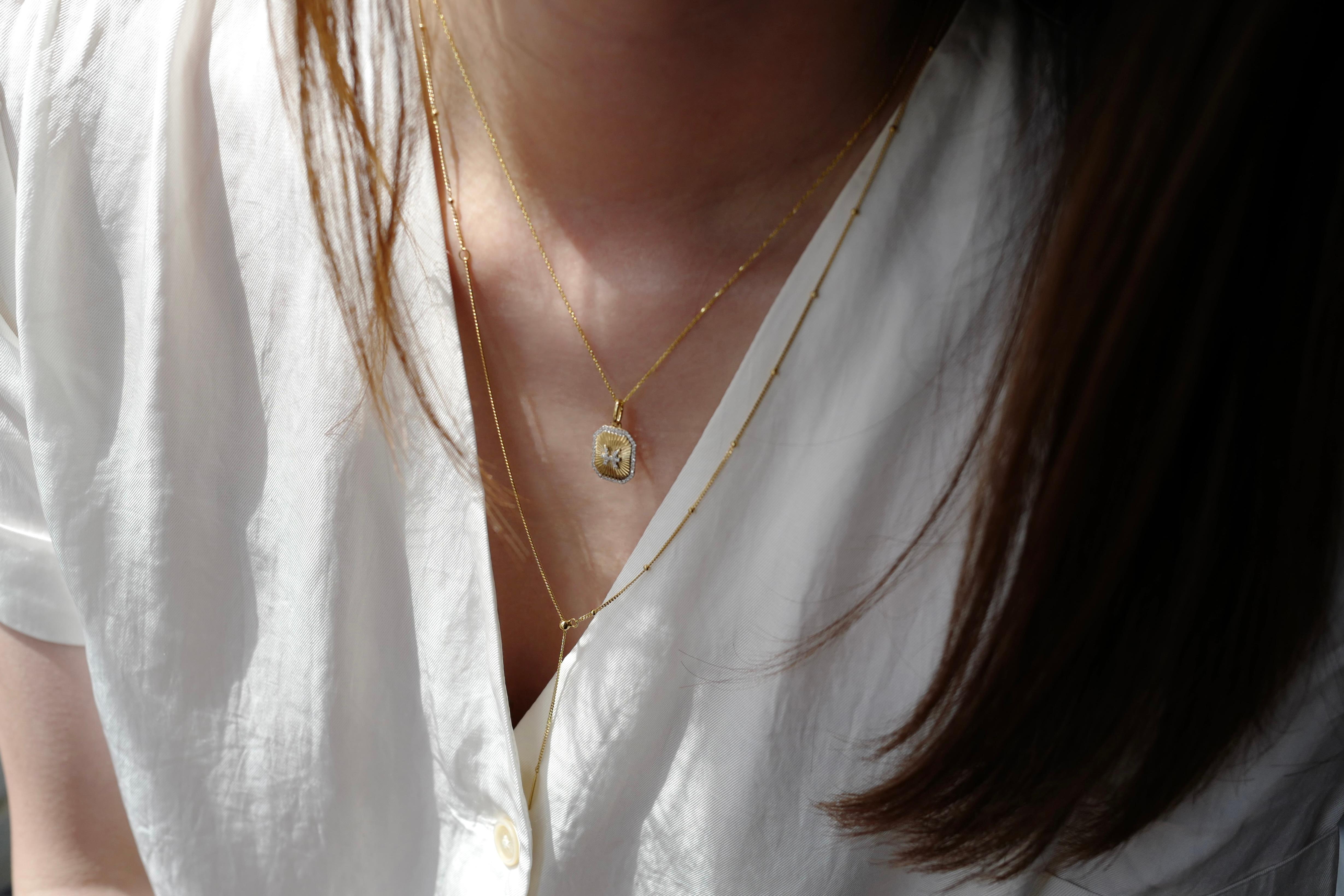 Zodiac Charm Diamant-Halskette, Sternzeichen Horoskop 18K Gelbgold im Angebot 1