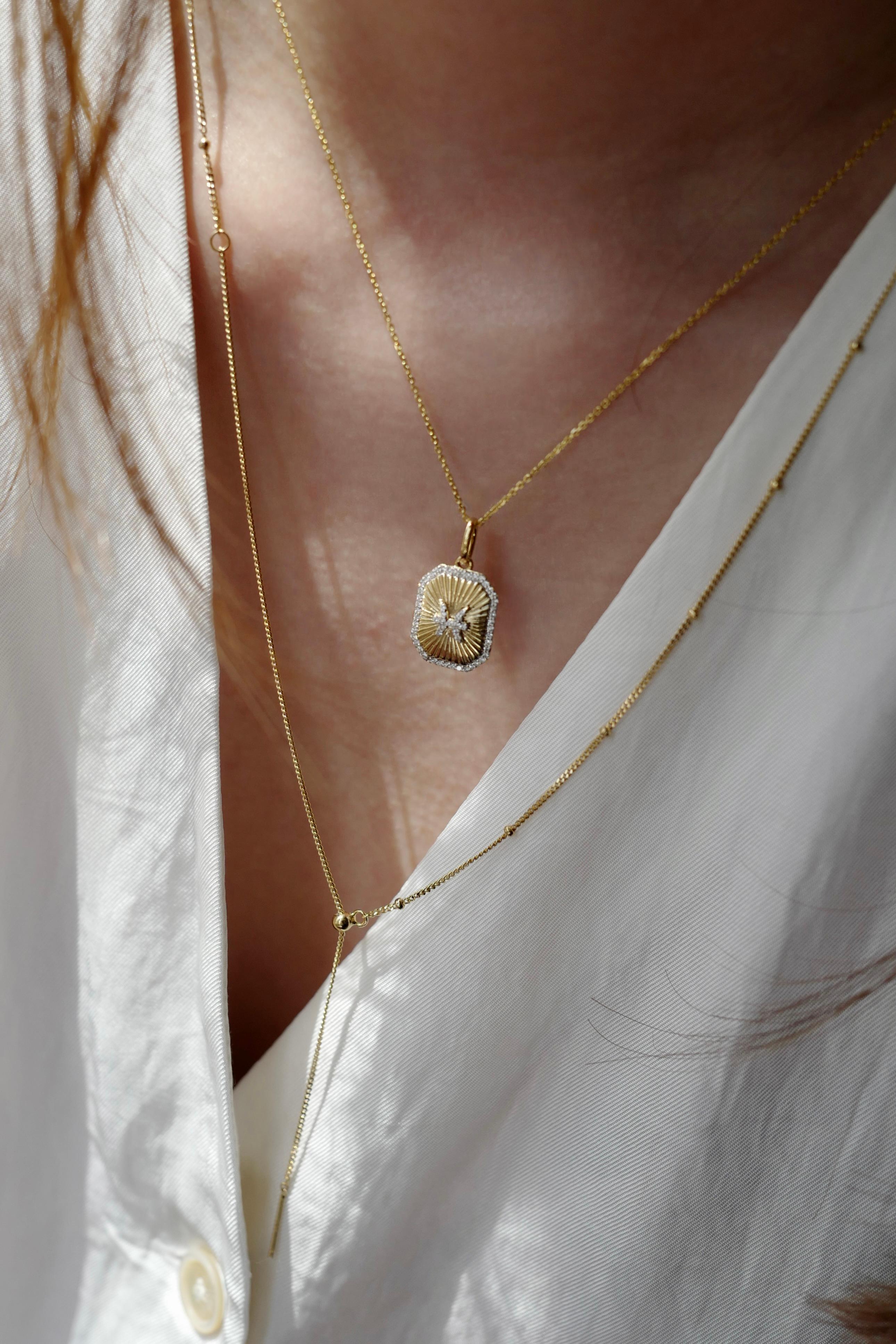 Zodiac Charm Diamant-Halskette, Sternzeichen Horoskop 18K Gelbgold im Angebot 2