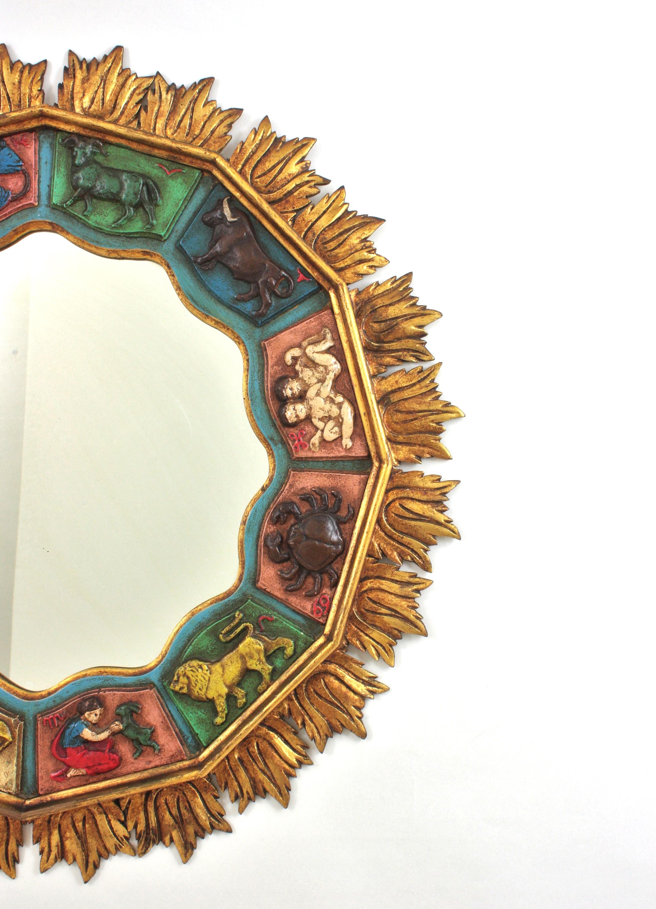 Zodiac Giltwood XL Sonnenschliff-Spiegel mit polychromem Rahmen, Spanien 1950 (20. Jahrhundert) im Angebot