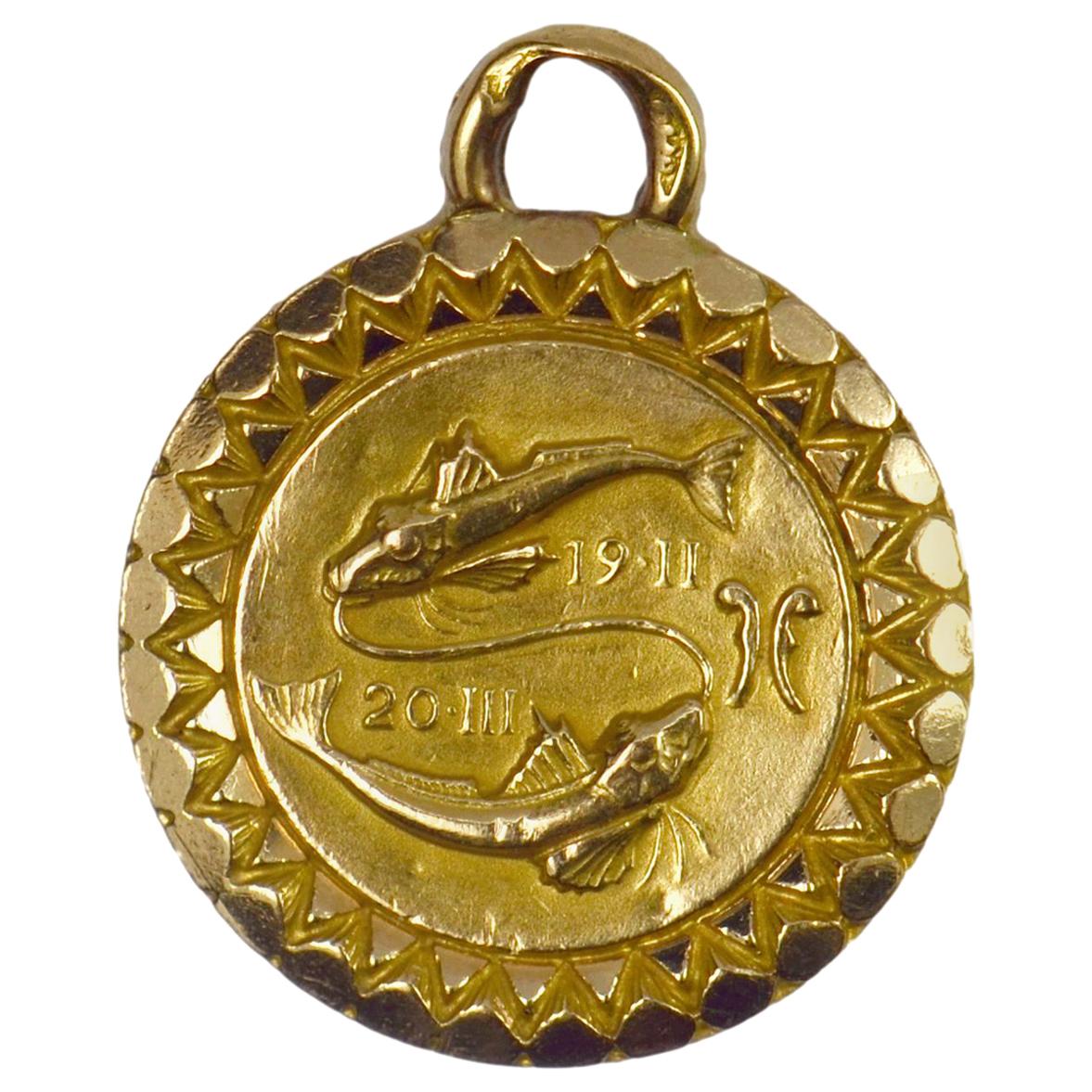 Zodiac Pisces 18 Karat Yellow Gold Charm Pendant