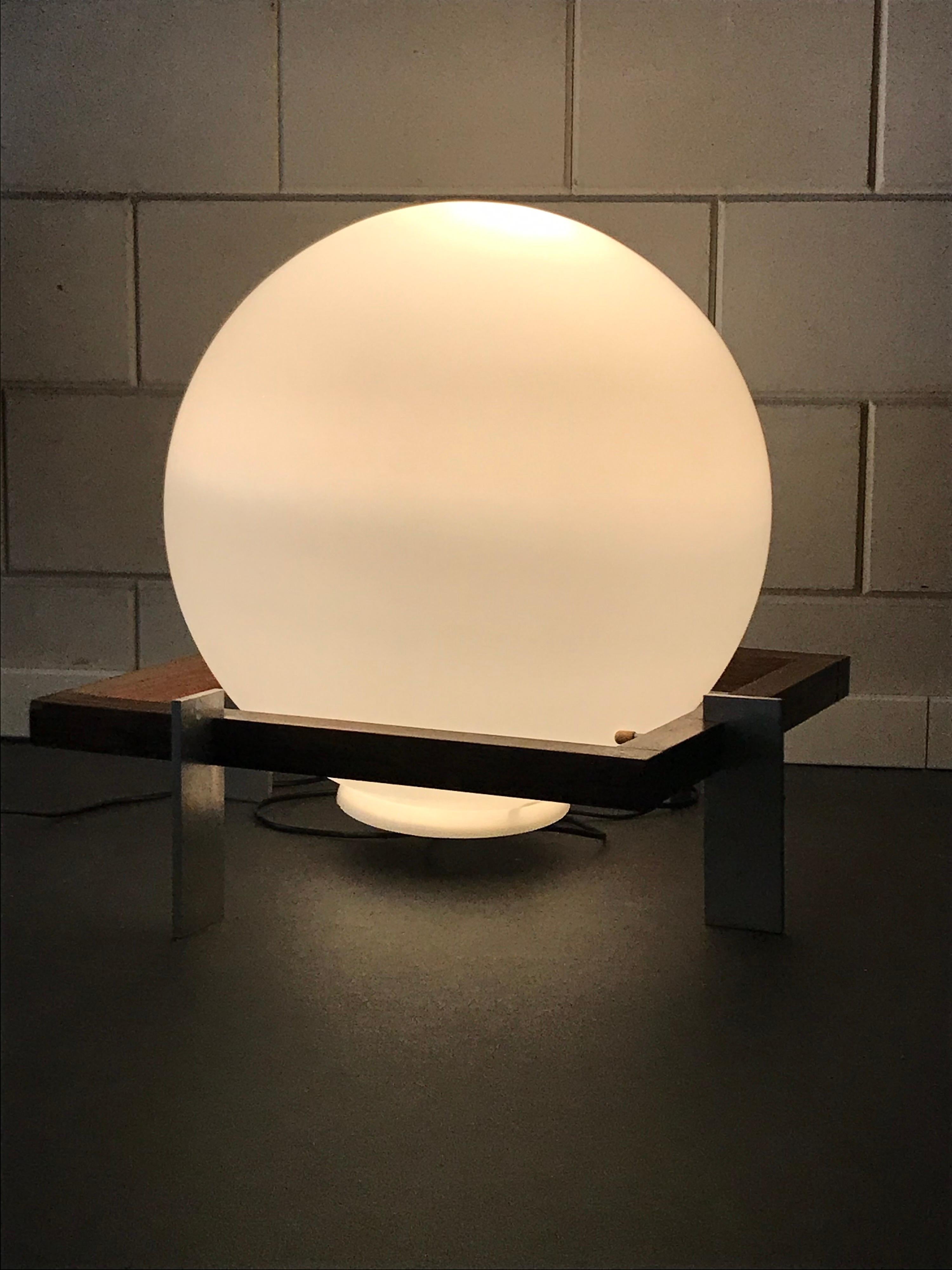 So called Zodiac table- or floor lamp from The Netherlands designed for RAAK Amsterdam.
Ton Alberts designed it in 1974 and it remained an absolute classic. Part of the Rijksmuseum Collection as well.
Large opaline glass ball resting on a solid