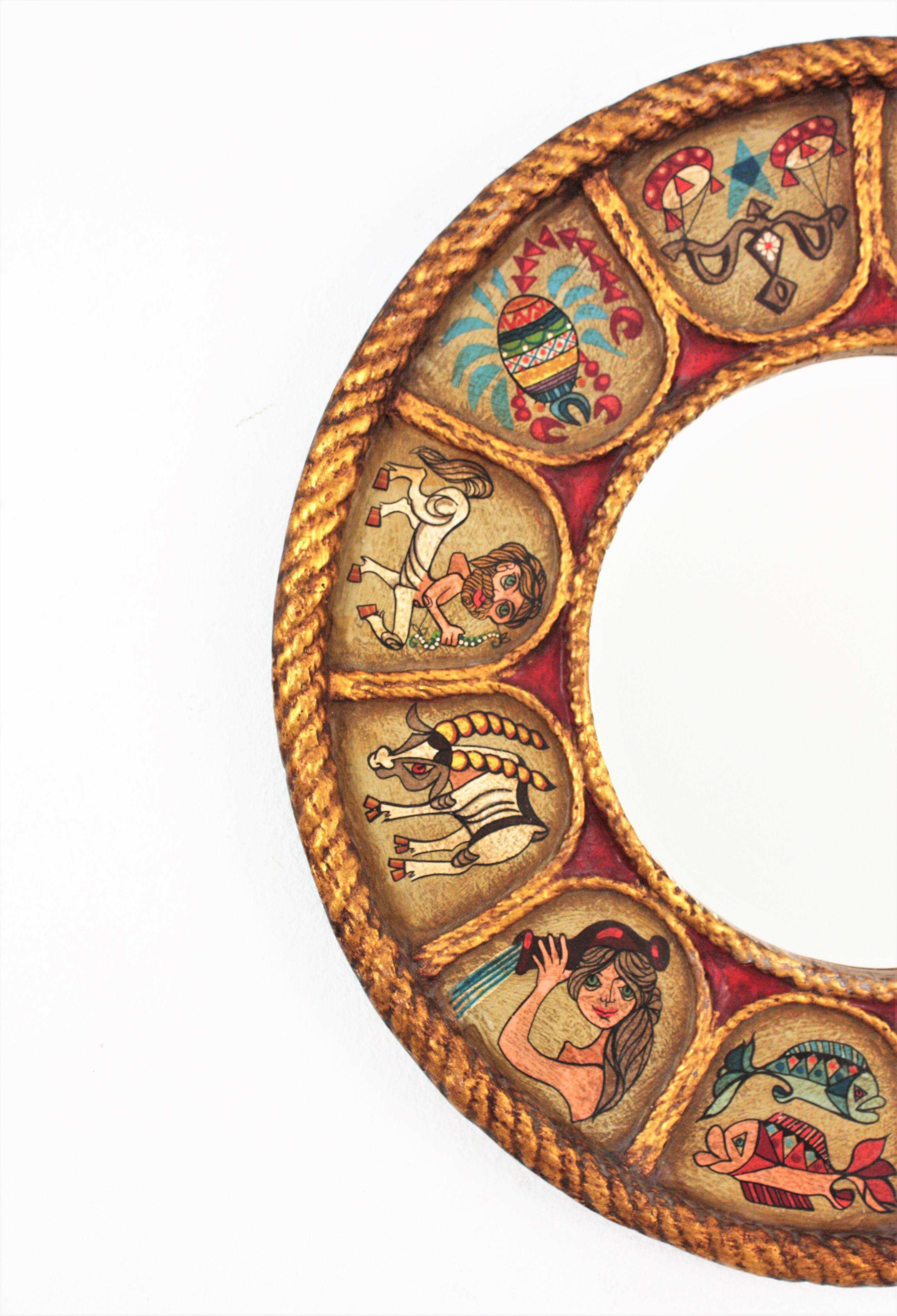 Runder spanischer Zodiac-Spiegel aus vergoldetem, polychromem Holz, 1950er Jahre (Vergoldet) im Angebot
