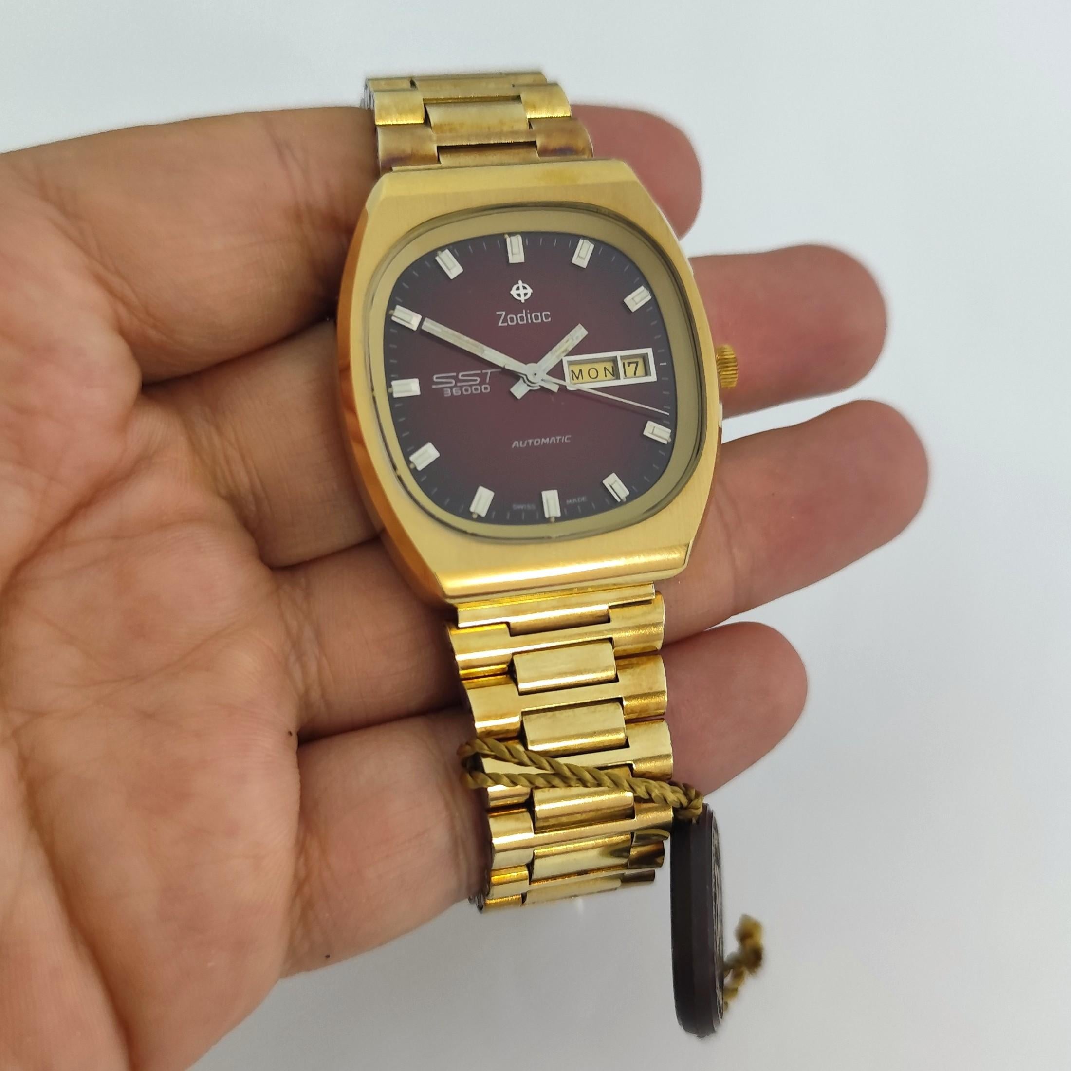 Zodiac SST 36000 REF.863 9713114 Raro quadrante rosso sangue di bue automatico uomo in vendita 8