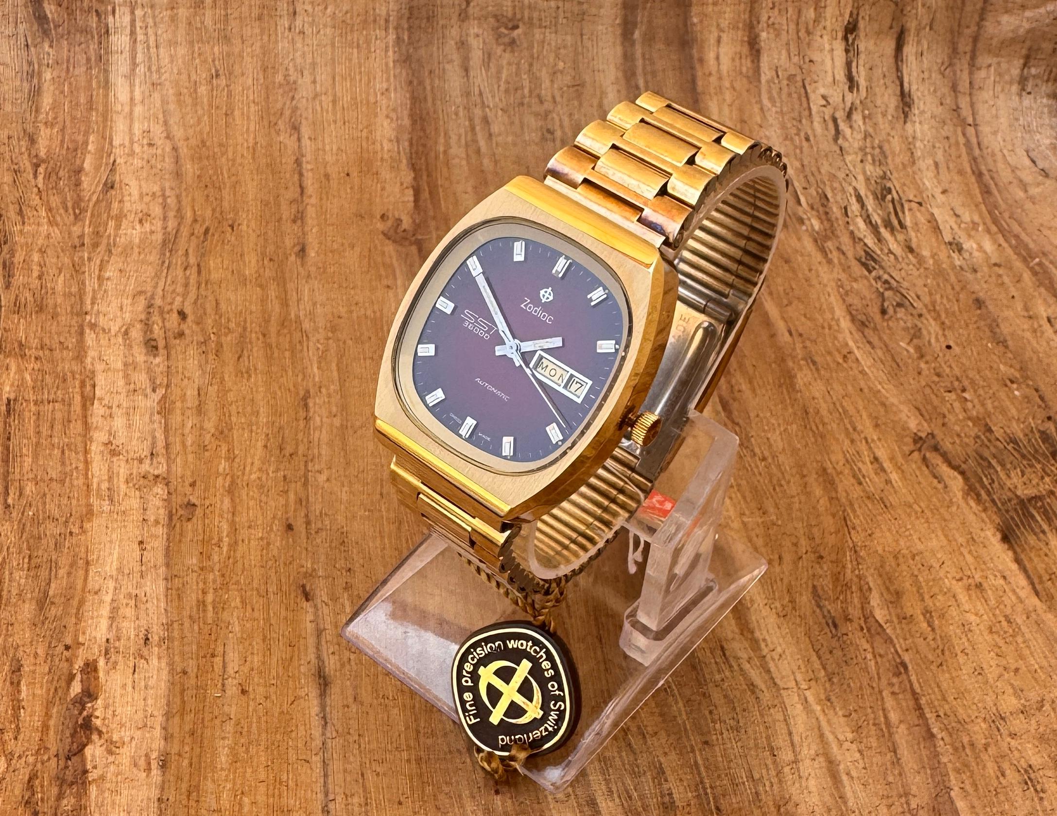 Zodiac SST 36000 REF.863 9713114 Raro quadrante rosso sangue di bue automatico uomo In condizioni ottime in vendita a Toronto, CA