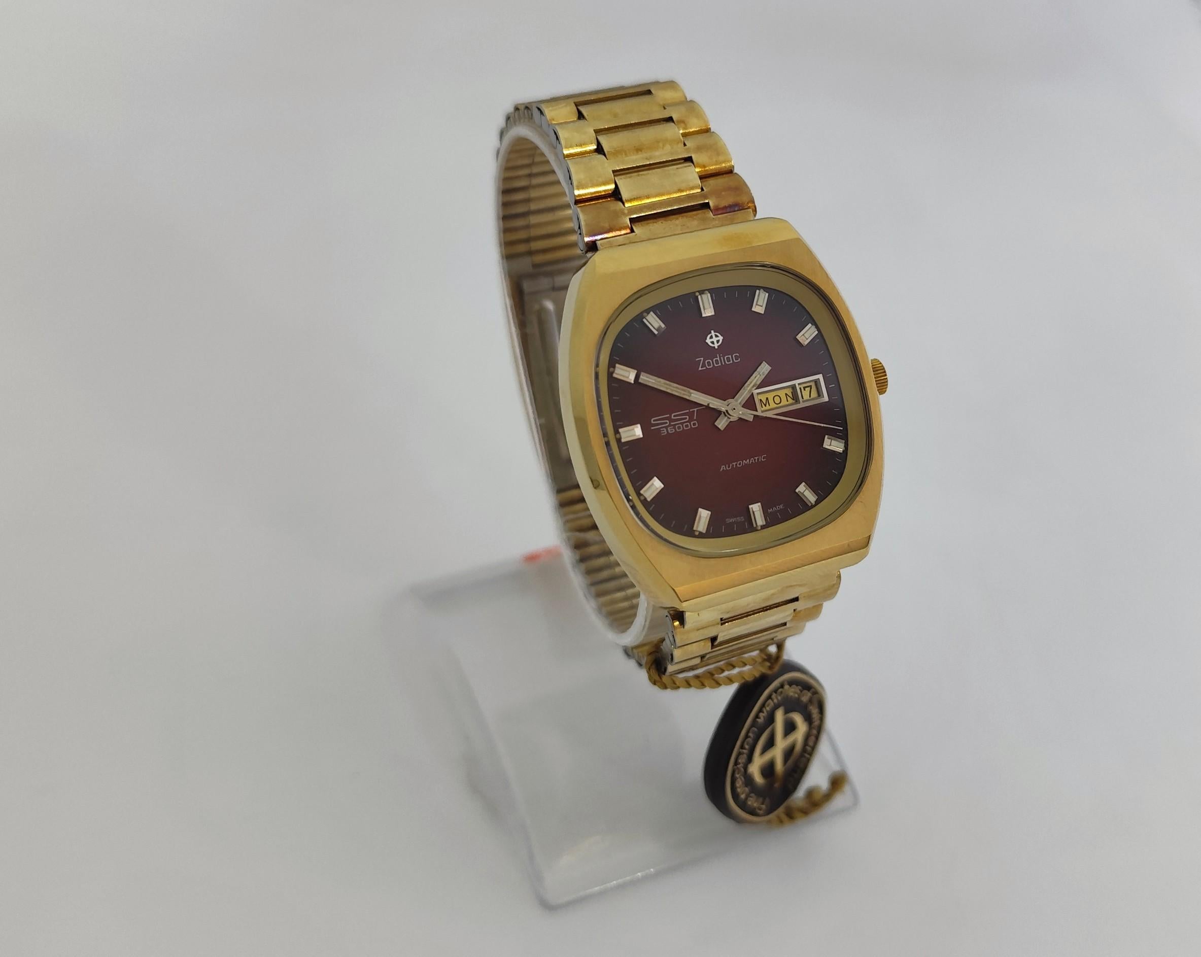 Zodiac SST 36000 REF.863 9713114 Raro quadrante rosso sangue di bue automatico uomo in vendita 3