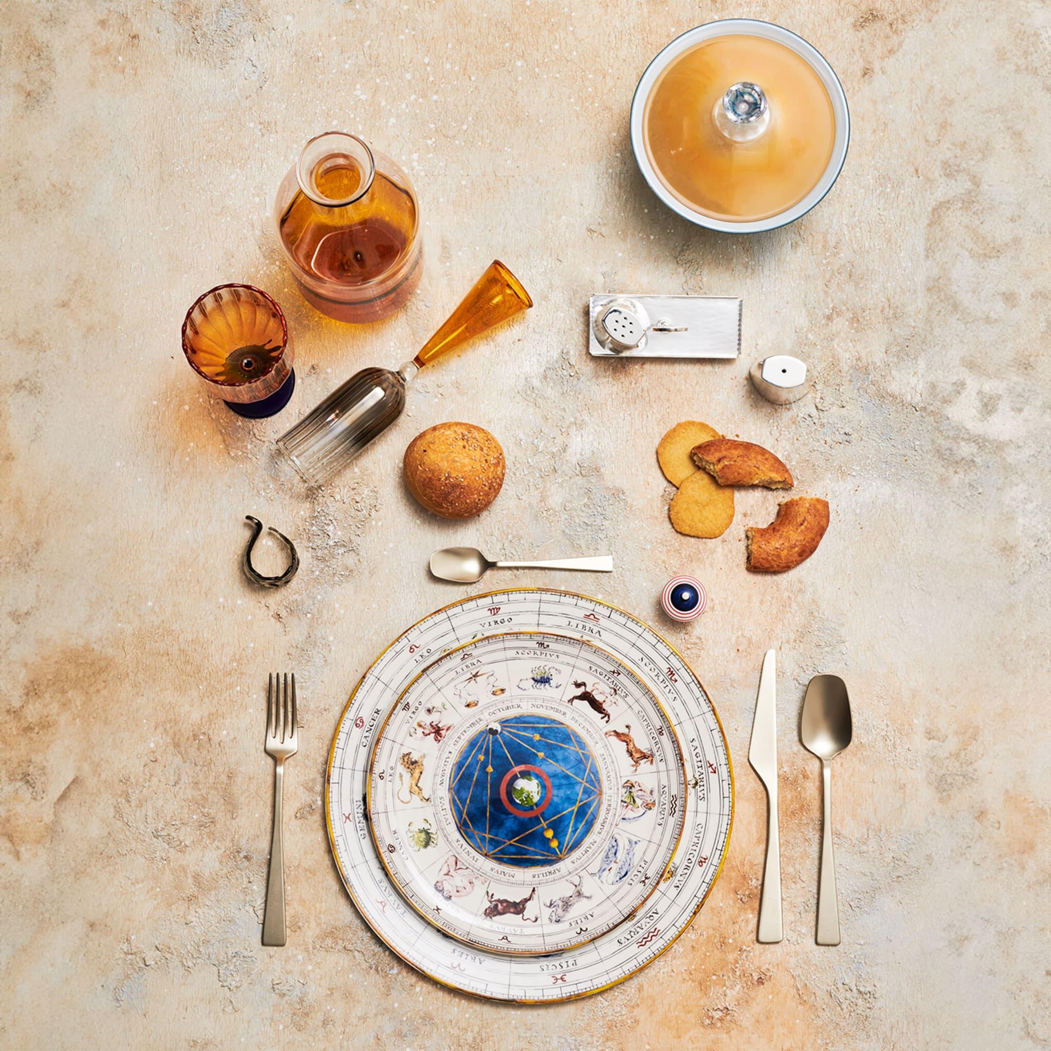 XXI secolo e contemporaneo Piatto da pranzo Zodiaco in vendita