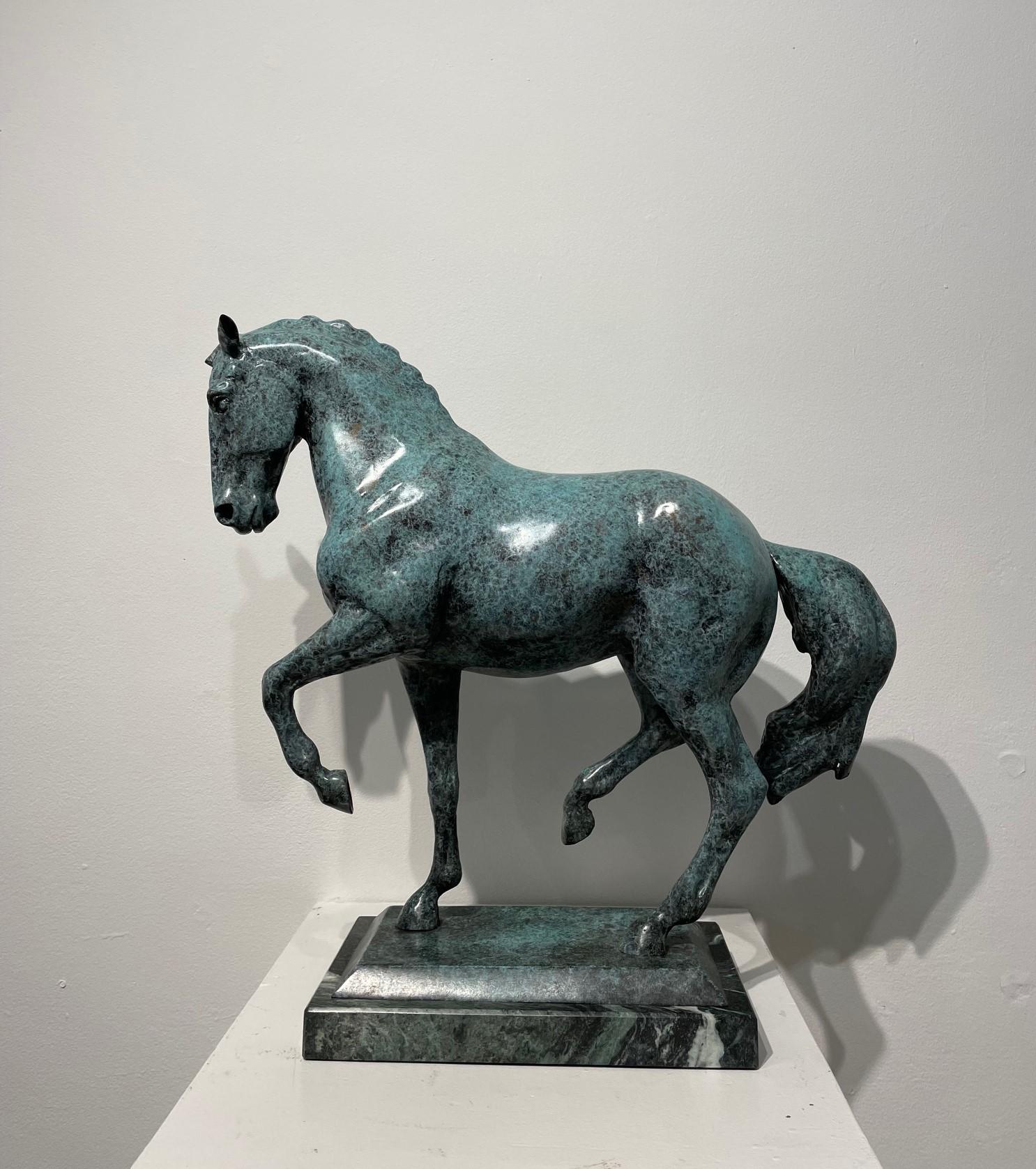Piaffe Grande     Un'originale scultura equina in bronzo - Sculpture Contemporaneo di Zoe Carmichael