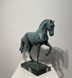 Piaffe Grande     Originale Equine-Skulptur aus Bronze