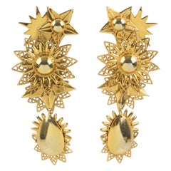 Zoe Coste - Boucles d'oreilles pendantes en métal doré avec clips Étoile et soleil