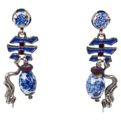 Zoe Coste Boucles d'oreilles percées pendantes en métal argenté et émail