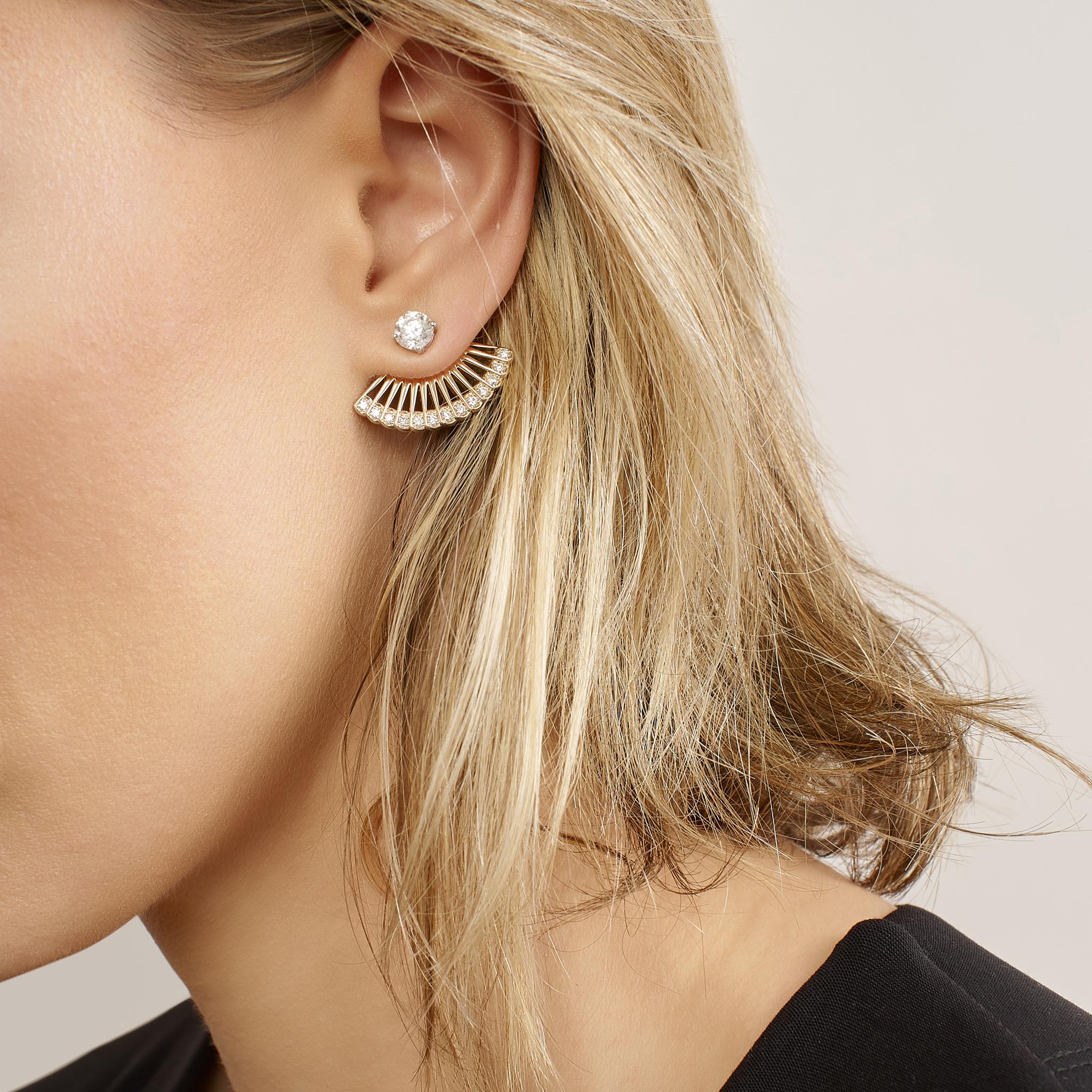 SELIN KENT's Zoe Fan Ear Jacket is a contemporary update on a vintage fan motif that evokes another era. A beautiful way to dress up your existing studs, the 14k yellow gold ear jacket goes through the post of your earring and perfectly follows the