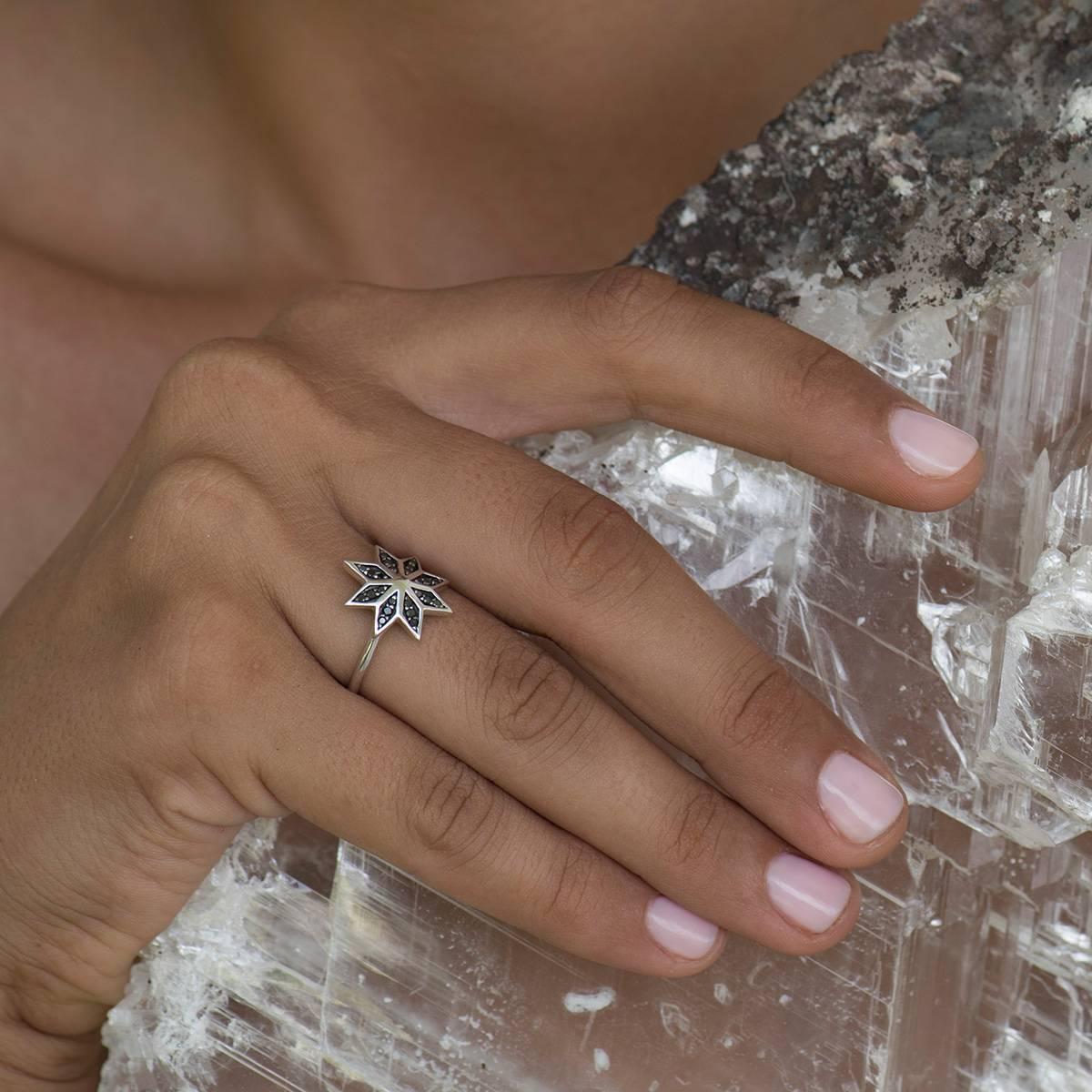 Contemporary Zoe & Morgan Lakshmi Flower White Gold Black Diamond Ring For Sale