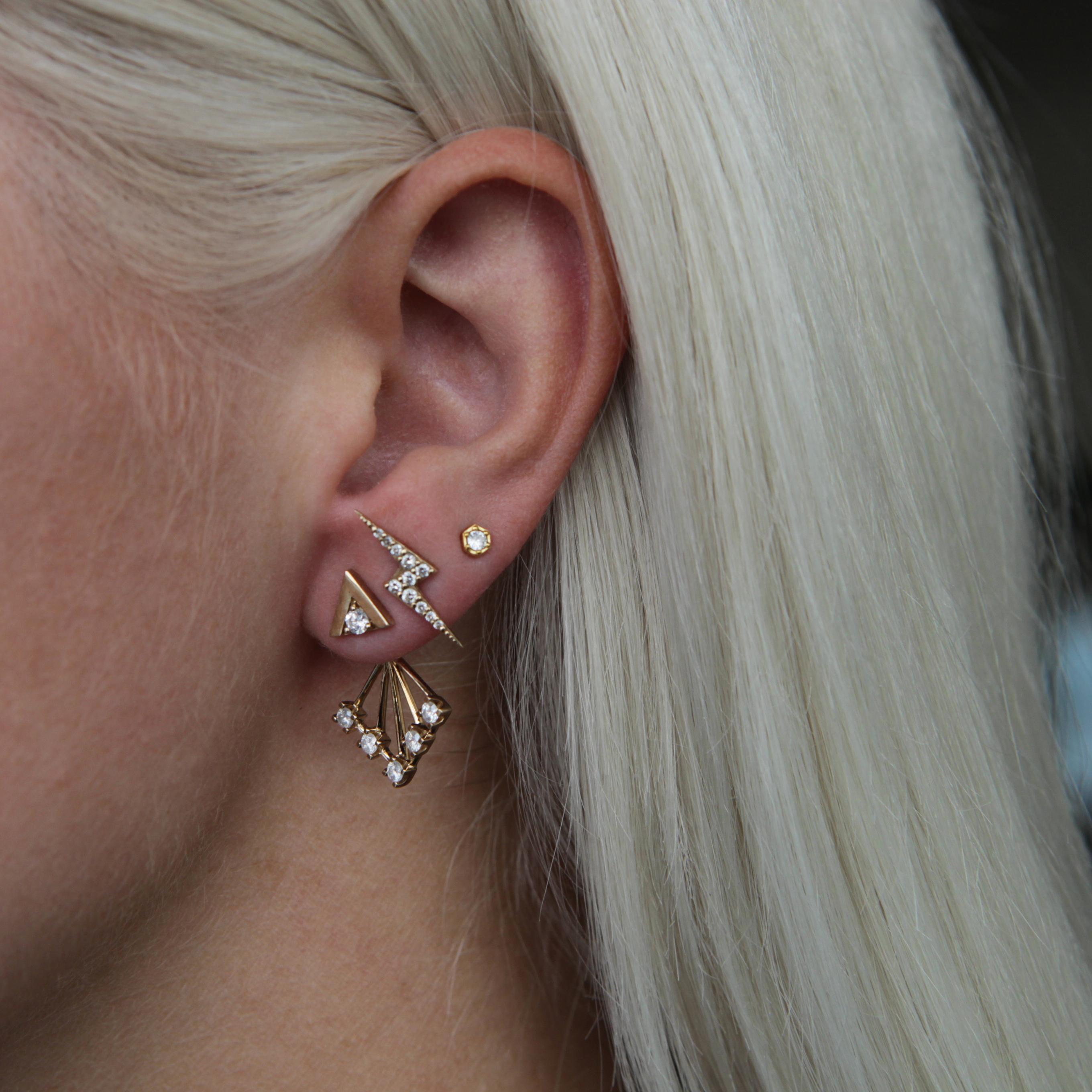 Round Cut Zoe & Morgan Shine White Gold Diamond Earrings  For Sale