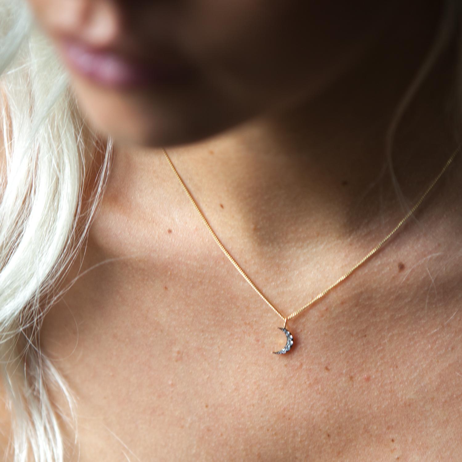 Contemporary Zoe & Morgan White Gold Diamond Luna Necklace For Sale