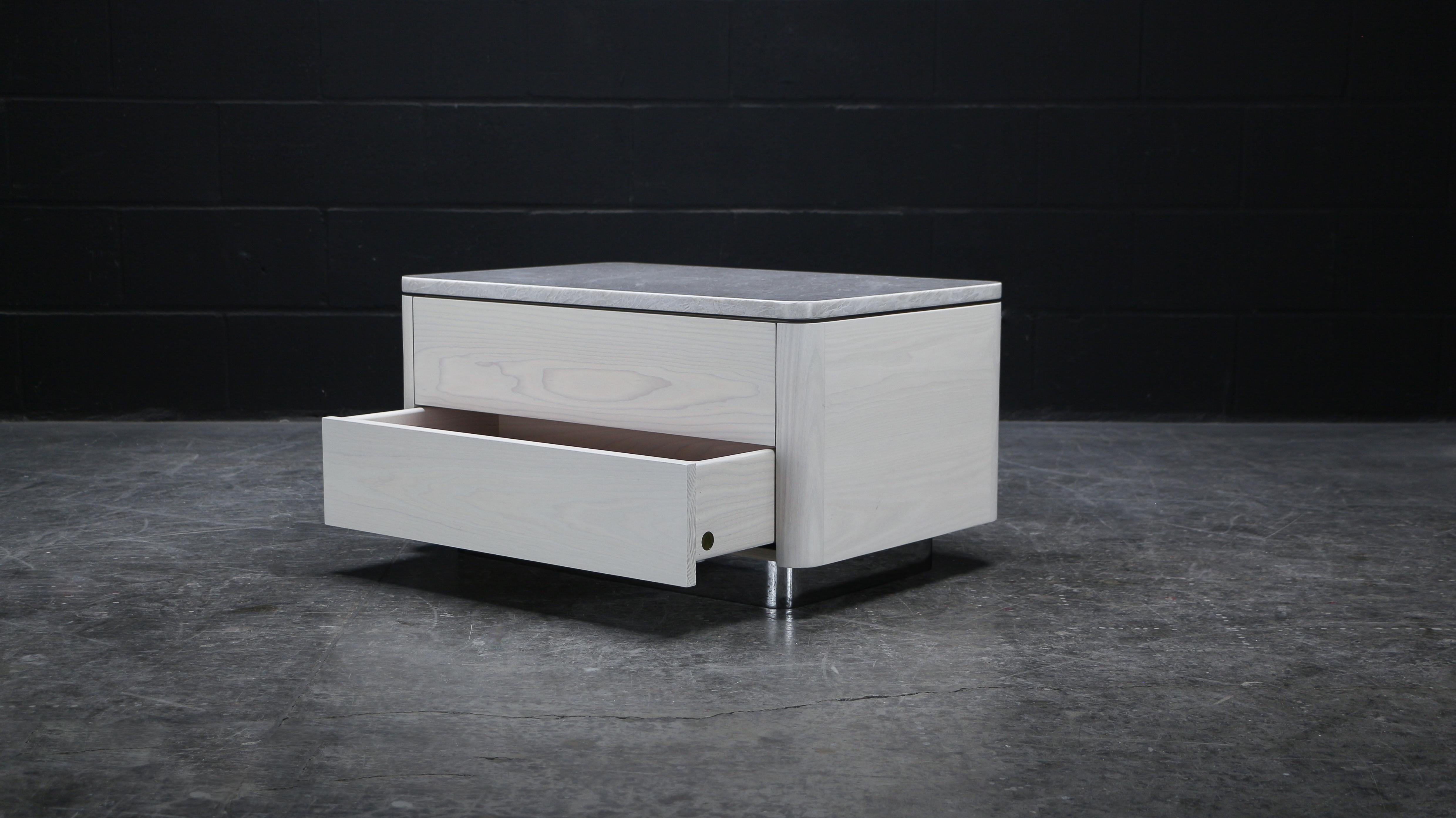 Canadien Zoë Night Stand, by AMBROZIA, frêne blanchi, quartzite, daim et chrome en vente