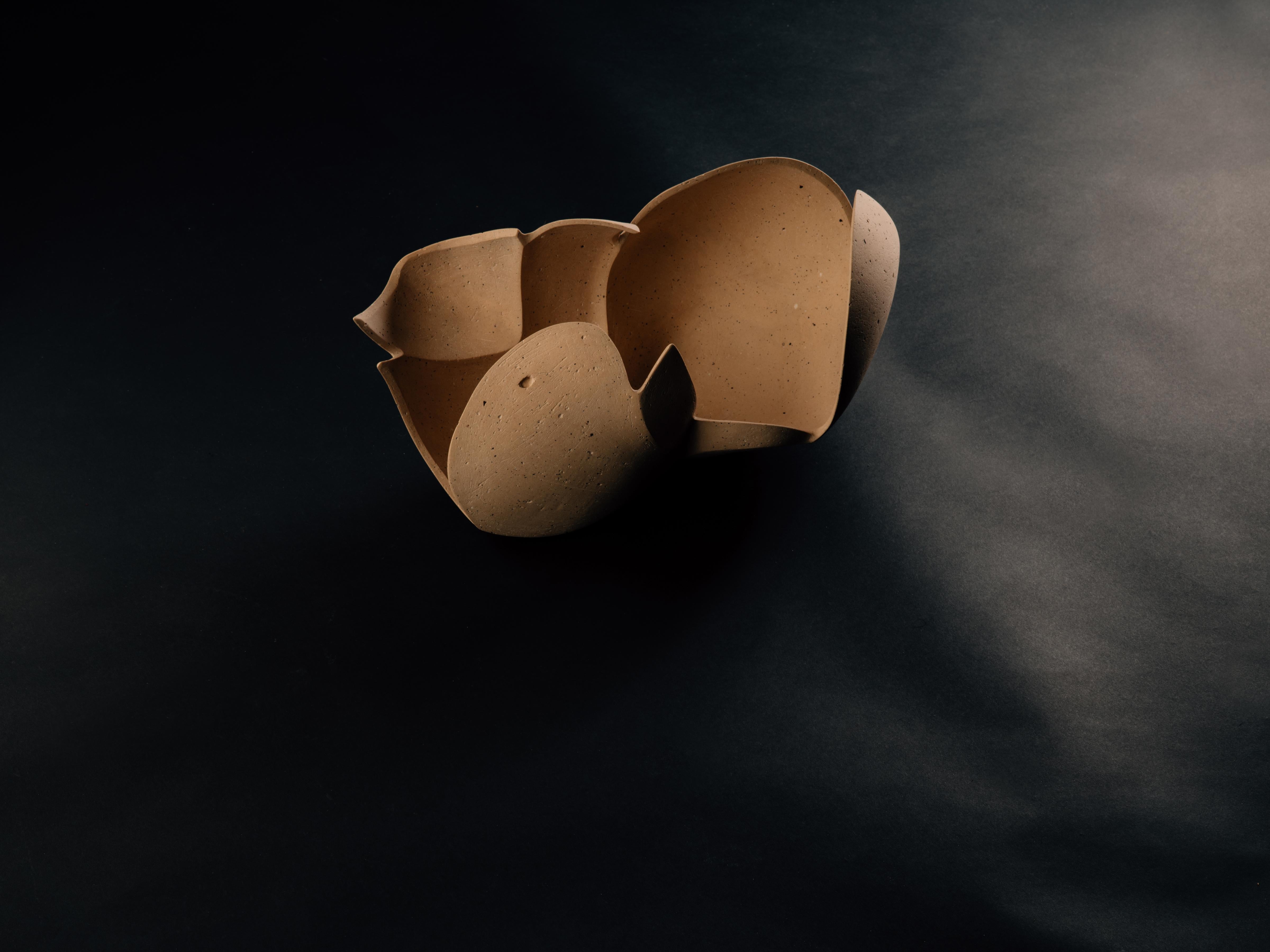Zoë Powell, Ceramic Vessel 07, Perianth Series, 2021 1