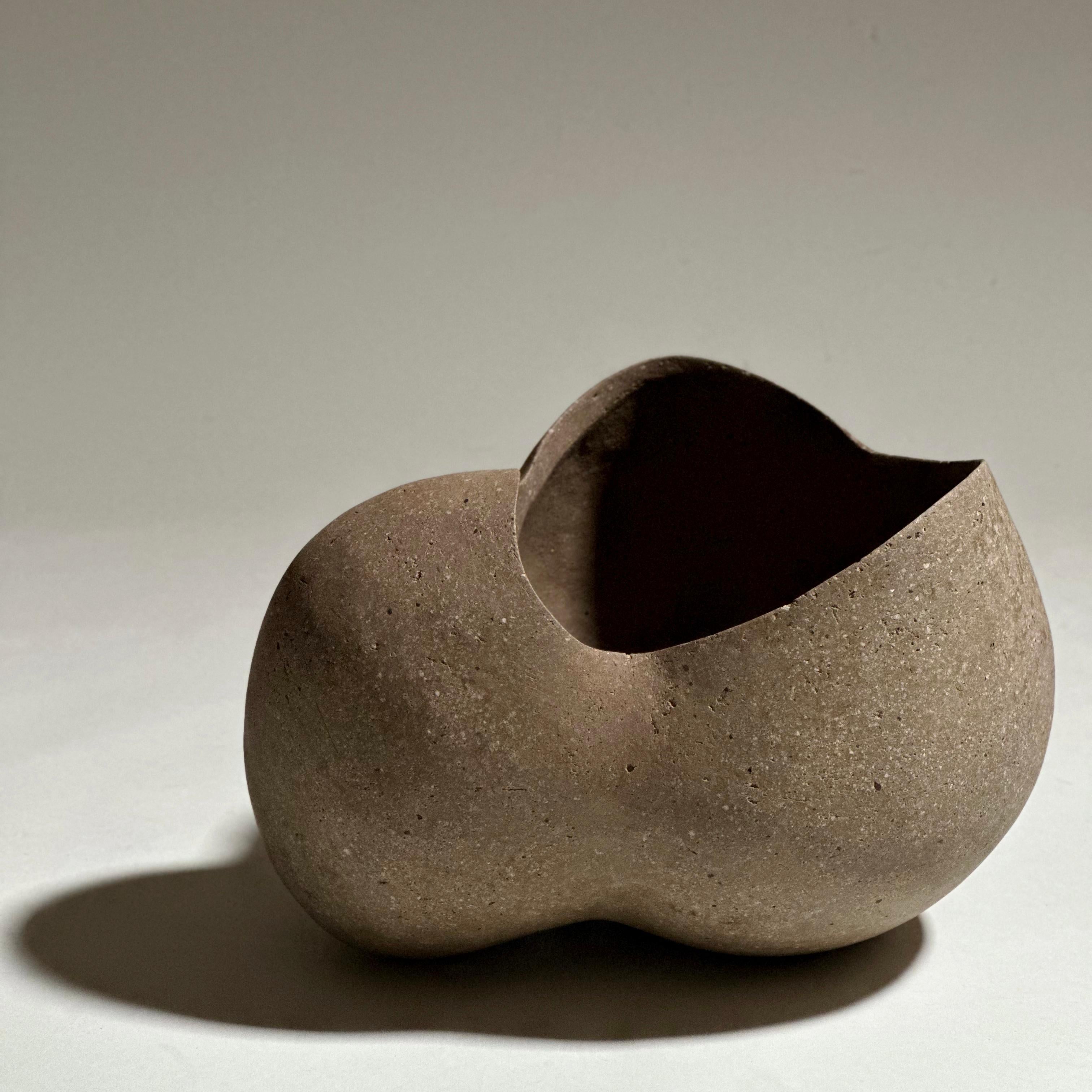 Americano Zoë Powell, Vaso in ceramica, Serie Vestige in vendita