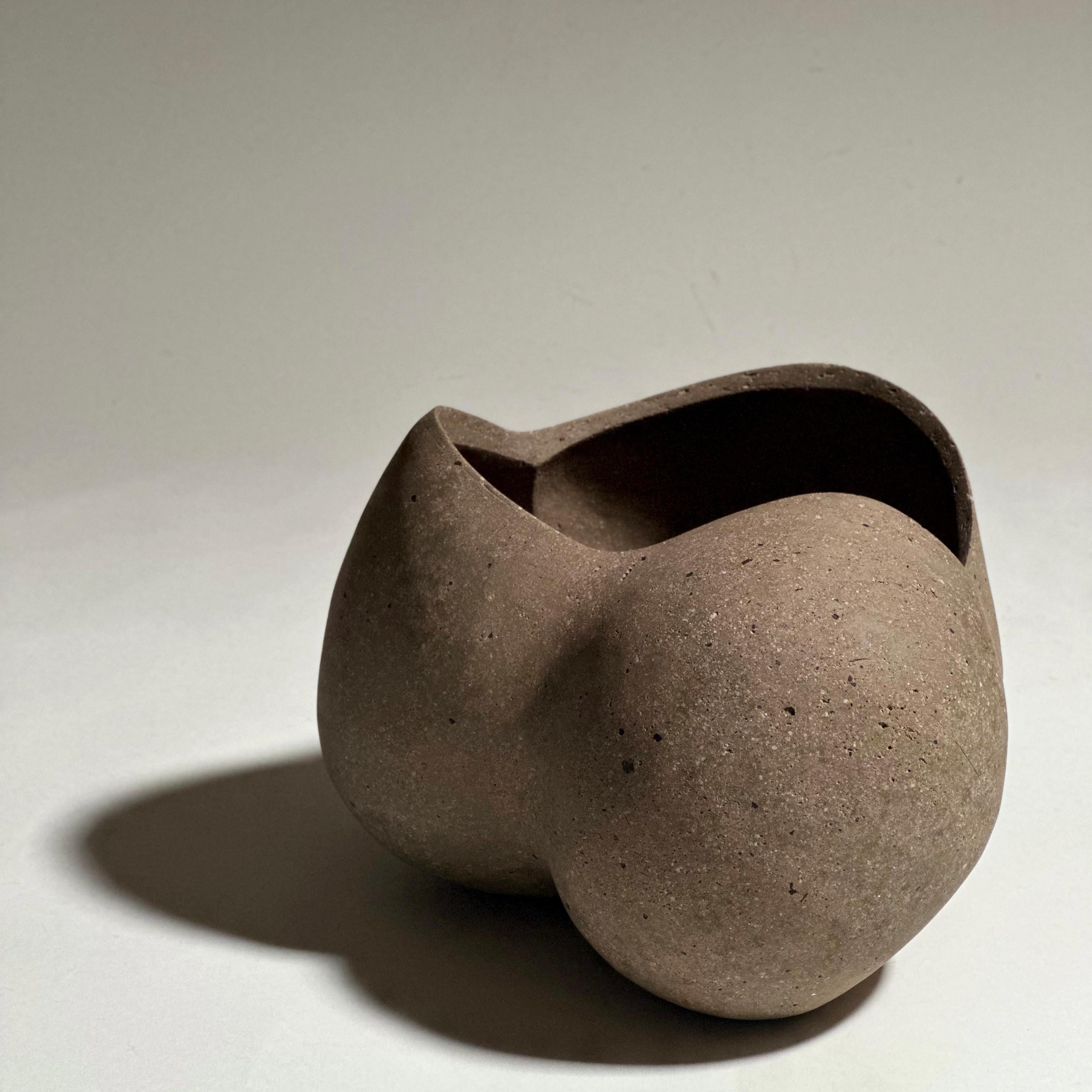 Zoë Powell, Vaso in ceramica, Serie Vestige In condizioni buone in vendita a Brooklyn, NY