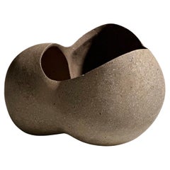 Zoë Powell, Recipiente de cerámica, Serie Vestige