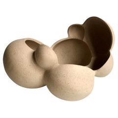 Zoë Powell, Keramisches Gefäß, Serie Vestige
