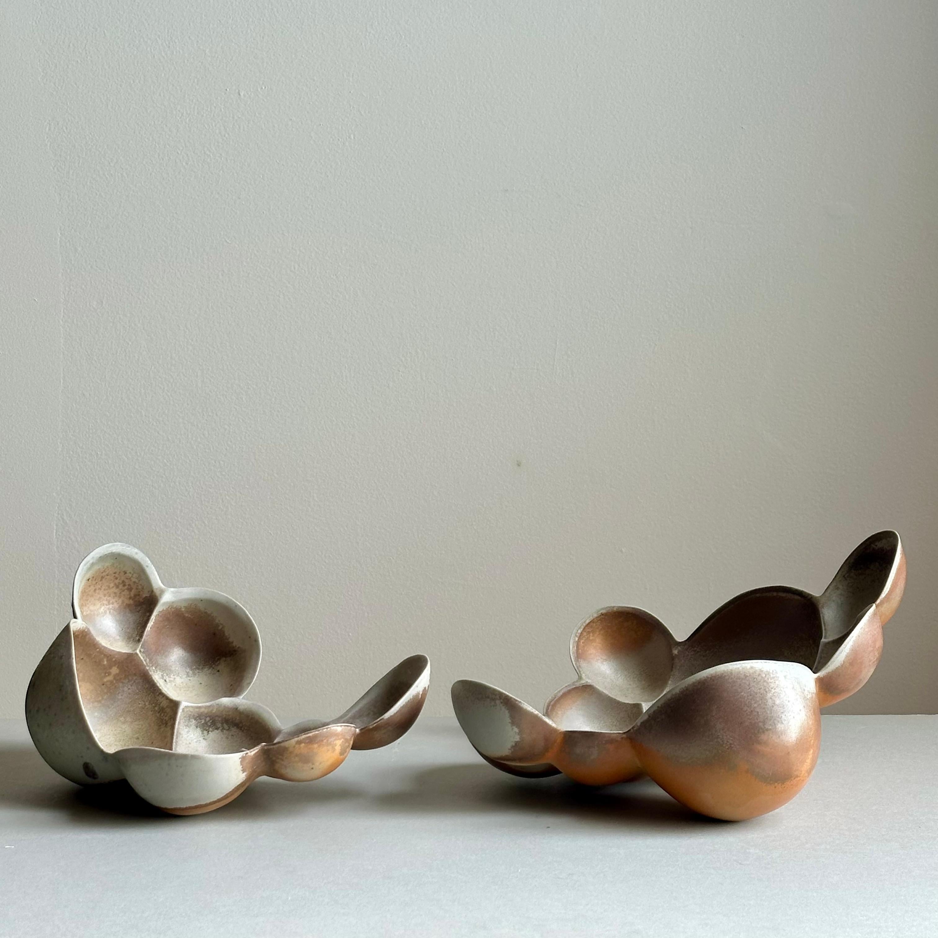 Zoë Powell, Pareja de vasijas de porcelana cocida en madera, serie Vestige Estadounidense en venta